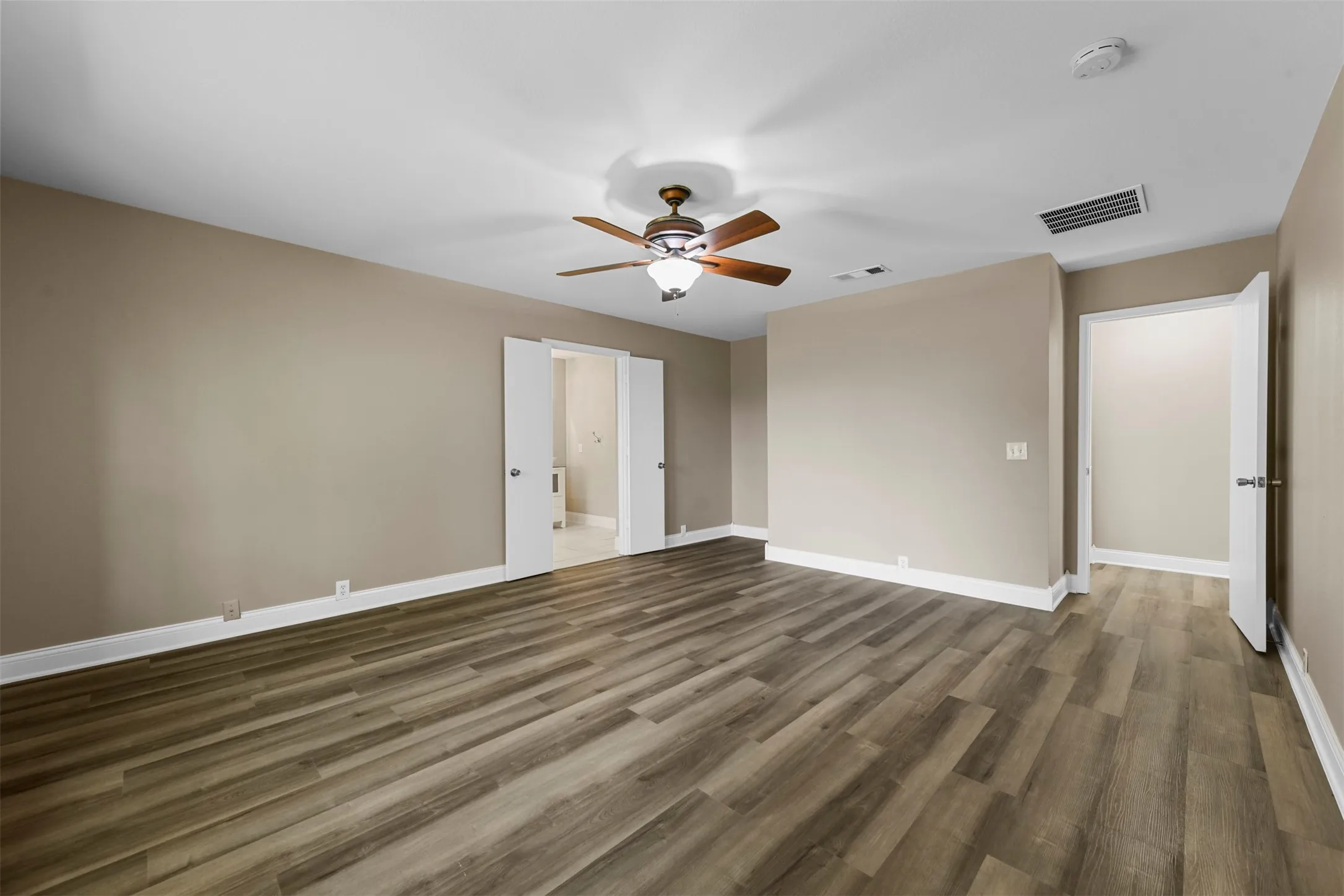 Single Family Residence For Rent in Denton County , 3805 San Lorenzo Drive, Denton, Texas 76210, 3 Bedroom, 2 Bathroom, 3 Garage spaces, 1,999 Sqft, built in 2003, mls#21321183, Real Estate Agent in Denton, Homes For Rent in Denton county, Homes For Rent in Denton, Realtor in Denton Texas, Real Estate Brokerage Independent Realty Texas, Luminita Cordes Realtor