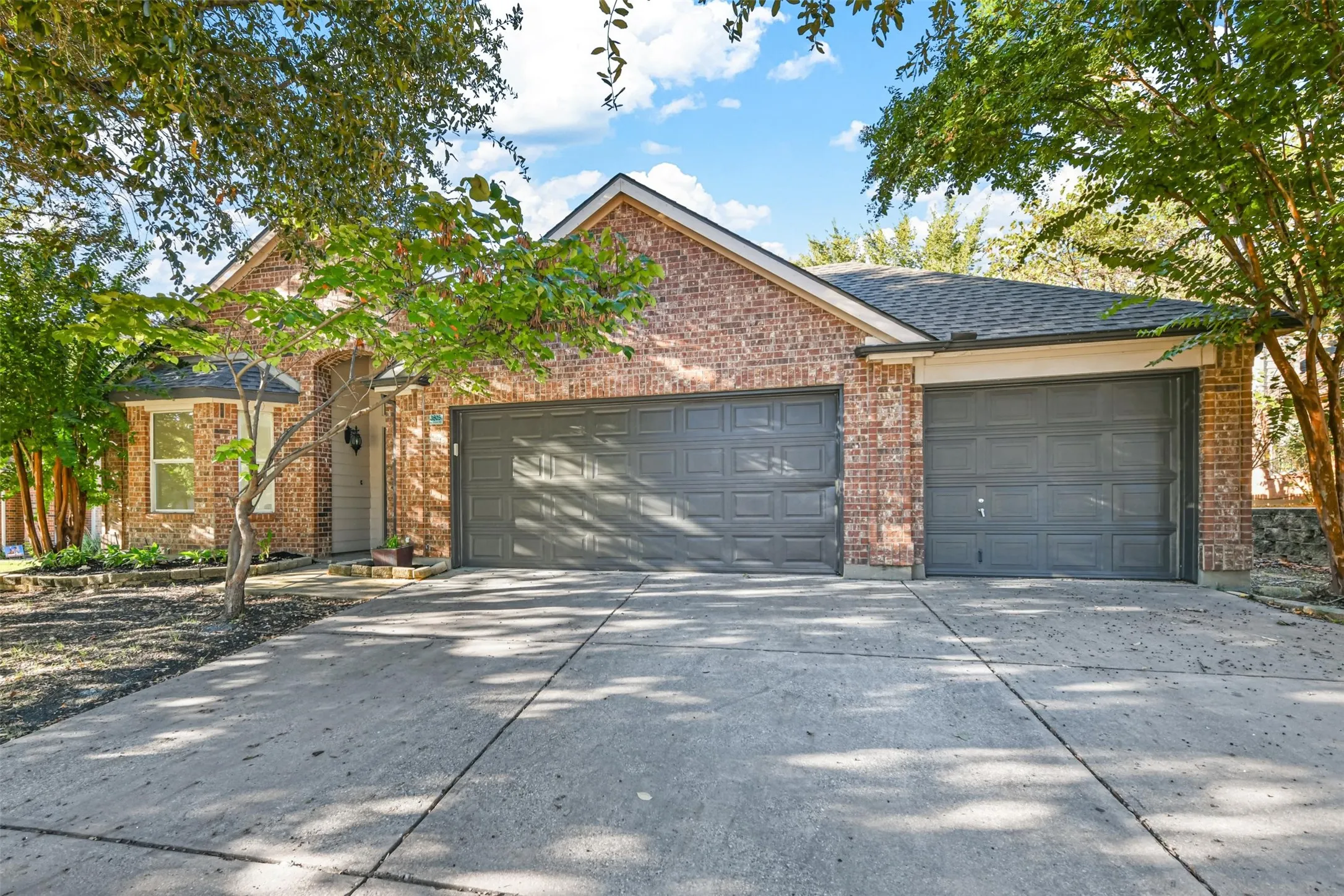 Single Family Residence For Rent in Denton County , 3805 San Lorenzo Drive, Denton, Texas 76210, 3 Bedroom, 2 Bathroom, 3 Garage spaces, 1,999 Sqft, built in 2003, mls#21321183, Real Estate Agent in Denton, Homes For Rent in Denton county, Homes For Rent in Denton, Realtor in Denton Texas, Real Estate Brokerage Independent Realty Texas, Luminita Cordes Realtor