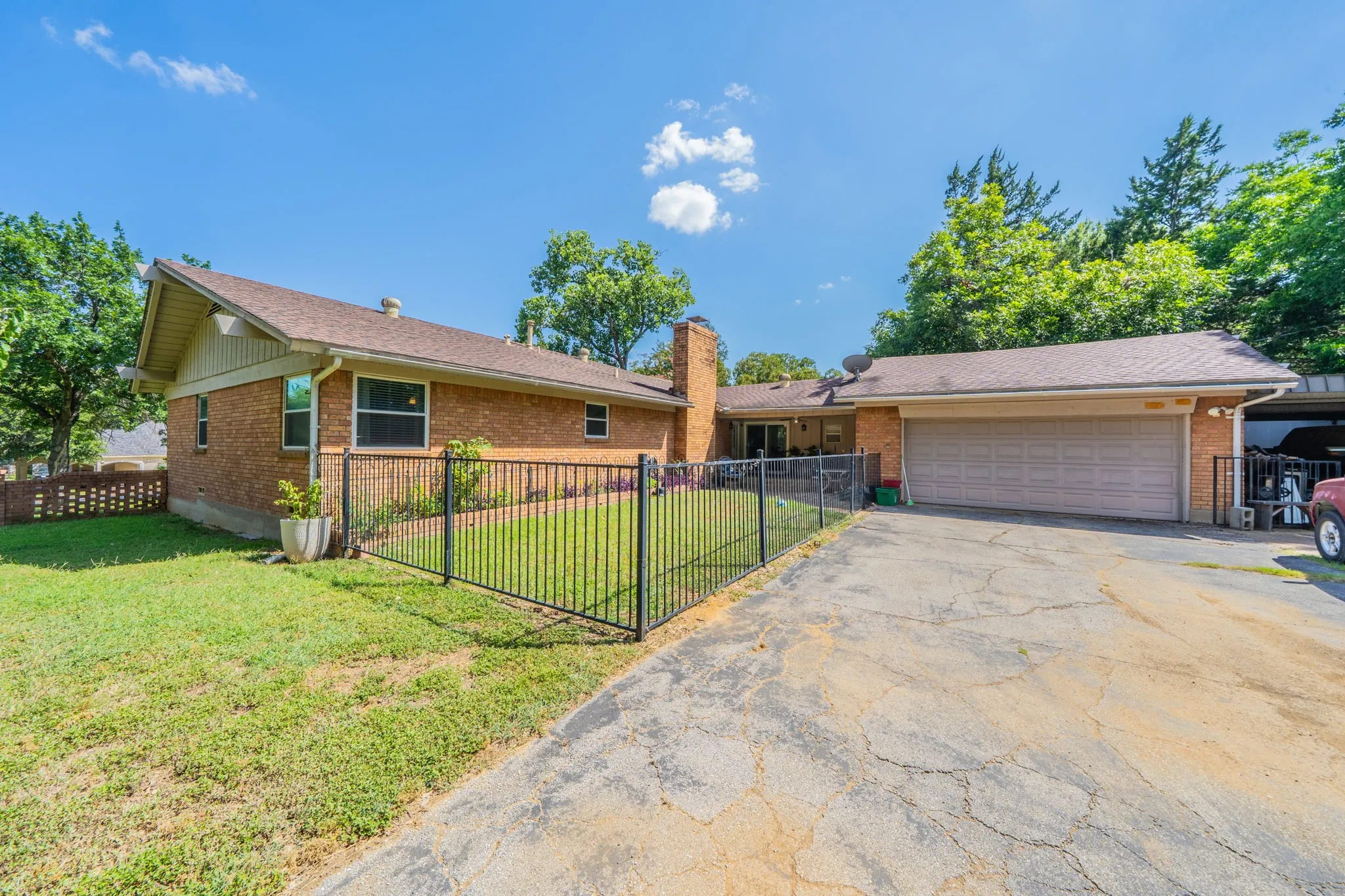 Single Family Residence For Sale in Dallas County , 2233 Westfield Street, Grand Prairie, Texas 75050, 3 Bedroom, 2 Bathroom, 2 Garage spaces, 1,829 Sqft, built in 1967, mls#21321195, Real Estate Agent in Grand Prairie, Homes For Sale in Dallas county, Homes For Sale in Grand Prairie, Realtor in Grand Prairie Texas, Real Estate Brokerage Independent Realty Texas, Luminita Cordes Realtor