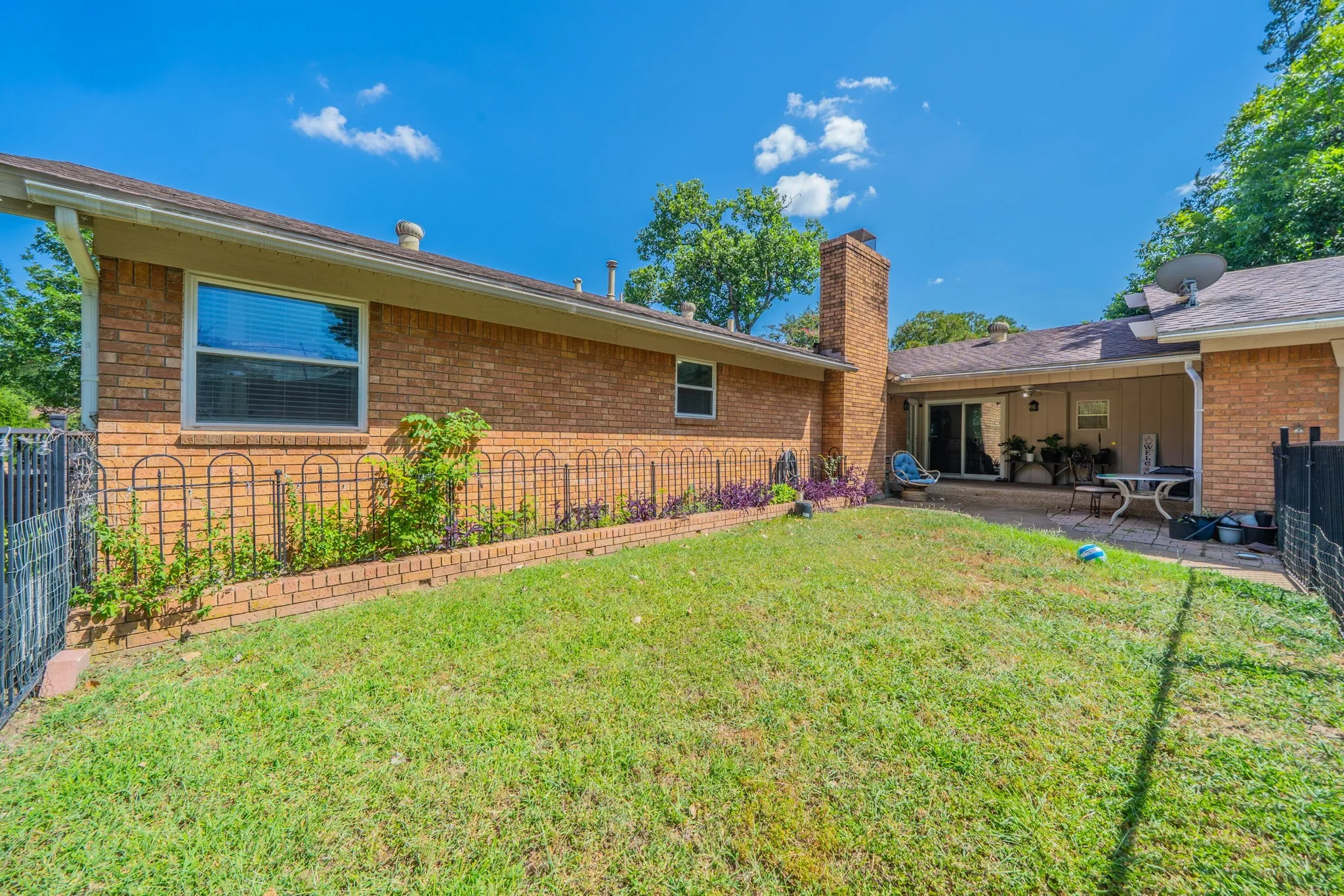 Single Family Residence For Sale in Dallas County , 2233 Westfield Street, Grand Prairie, Texas 75050, 3 Bedroom, 2 Bathroom, 2 Garage spaces, 1,829 Sqft, built in 1967, mls#21321195, Real Estate Agent in Grand Prairie, Homes For Sale in Dallas county, Homes For Sale in Grand Prairie, Realtor in Grand Prairie Texas, Real Estate Brokerage Independent Realty Texas, Luminita Cordes Realtor