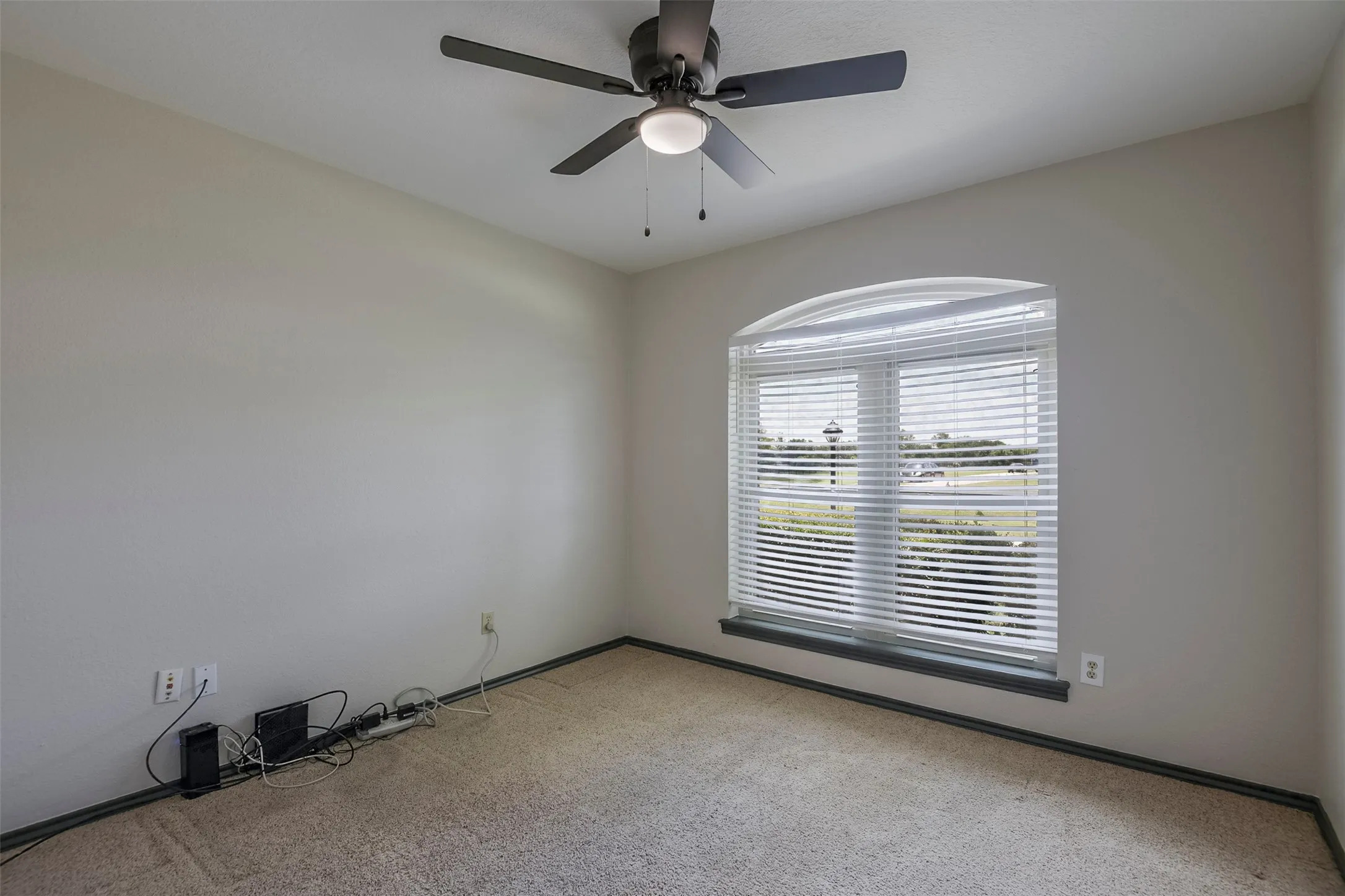 Single Family Residence For Sale in Ellis County , 519 Hiwasee Road, Waxahachie, Texas 75165, 4 Bedroom, 3 Bathroom, 3 Garage spaces, 2,689 Sqft, built in 1991, mls#21321008, Real Estate Agent in Waxahachie, Homes For Sale in Ellis county, Homes For Sale in Waxahachie, Realtor in Waxahachie Texas, Real Estate Brokerage Independent Realty Texas, Luminita Cordes Realtor