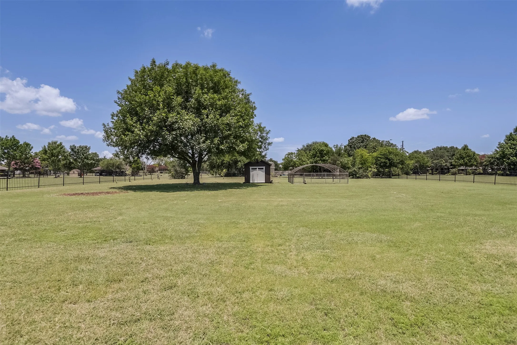 Single Family Residence For Sale in Ellis County , 519 Hiwasee Road, Waxahachie, Texas 75165, 4 Bedroom, 3 Bathroom, 3 Garage spaces, 2,689 Sqft, built in 1991, mls#21321008, Real Estate Agent in Waxahachie, Homes For Sale in Ellis county, Homes For Sale in Waxahachie, Realtor in Waxahachie Texas, Real Estate Brokerage Independent Realty Texas, Luminita Cordes Realtor