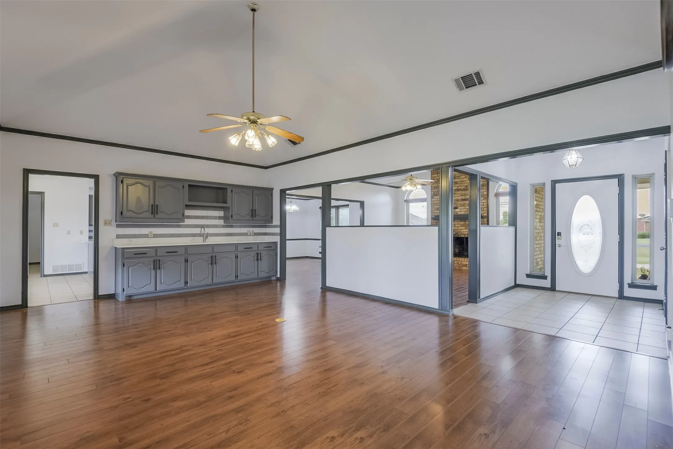 Single Family Residence For Sale in Ellis County , 519 Hiwasee Road, Waxahachie, Texas 75165, 4 Bedroom, 3 Bathroom, 3 Garage spaces, 2,689 Sqft, built in 1991, mls#21321008, Real Estate Agent in Waxahachie, Homes For Sale in Ellis county, Homes For Sale in Waxahachie, Realtor in Waxahachie Texas, Real Estate Brokerage Independent Realty Texas, Luminita Cordes Realtor