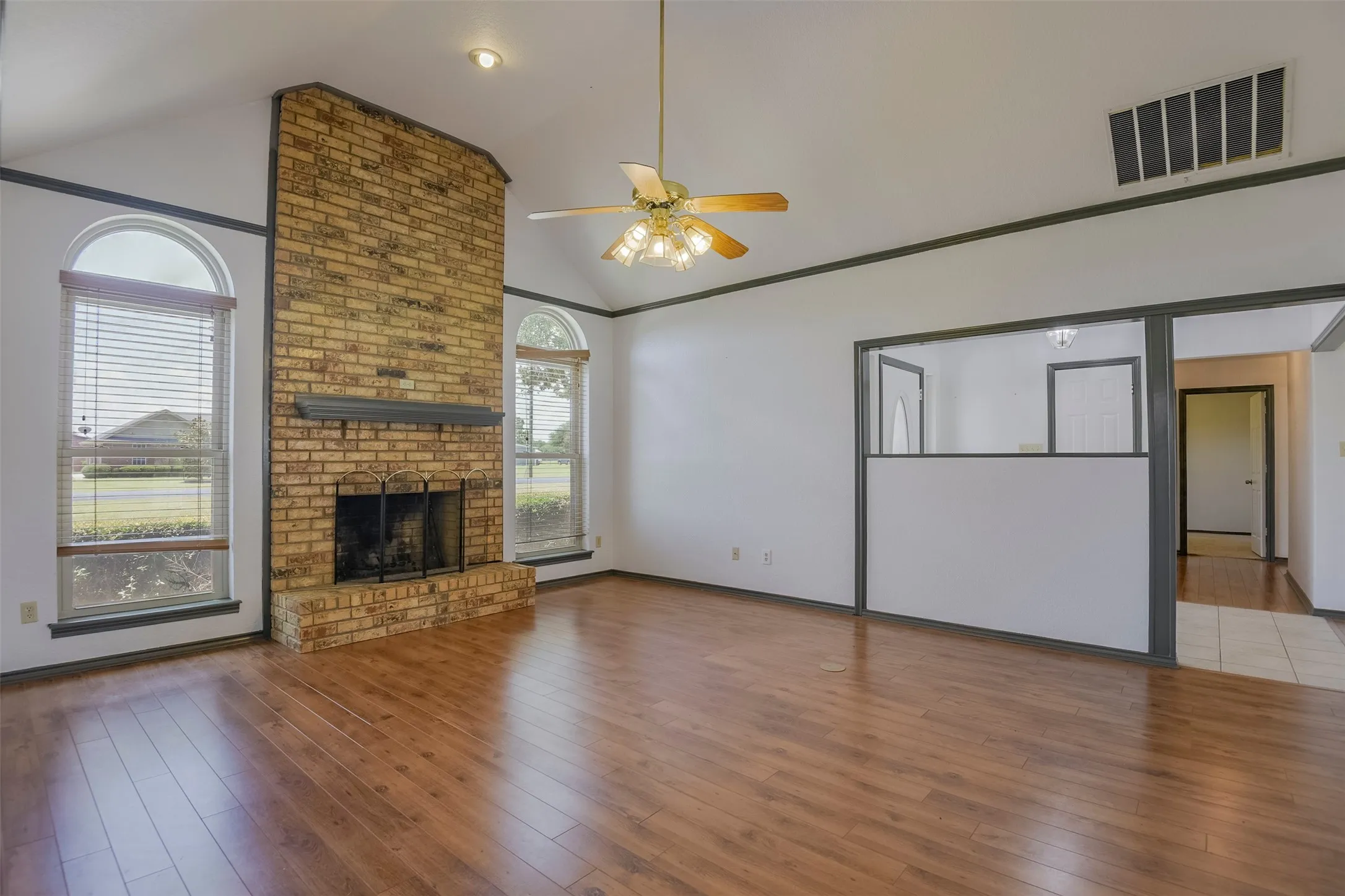 Single Family Residence For Sale in Ellis County , 519 Hiwasee Road, Waxahachie, Texas 75165, 4 Bedroom, 3 Bathroom, 3 Garage spaces, 2,689 Sqft, built in 1991, mls#21321008, Real Estate Agent in Waxahachie, Homes For Sale in Ellis county, Homes For Sale in Waxahachie, Realtor in Waxahachie Texas, Real Estate Brokerage Independent Realty Texas, Luminita Cordes Realtor
