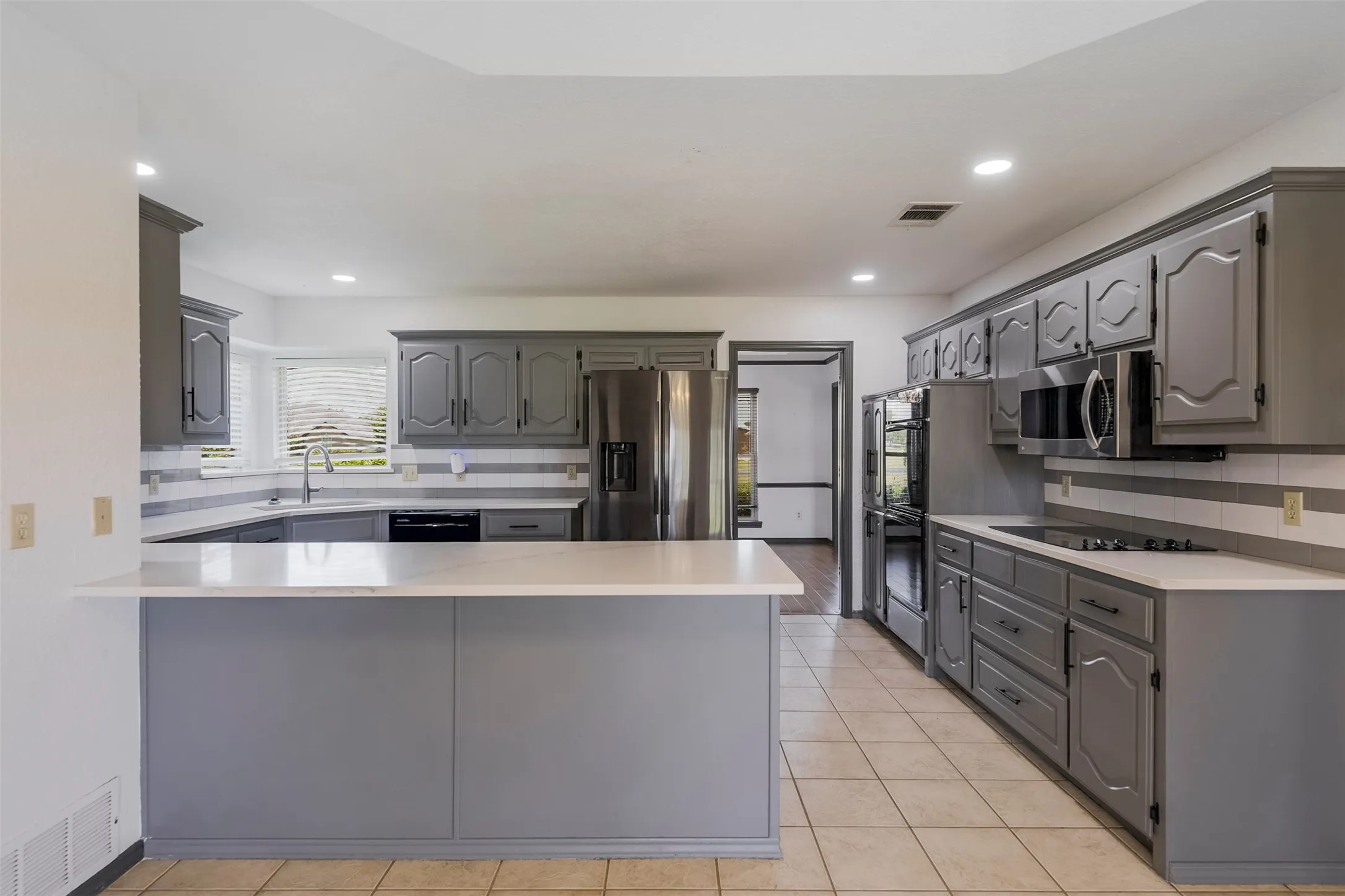 Single Family Residence For Sale in Ellis County , 519 Hiwasee Road, Waxahachie, Texas 75165, 4 Bedroom, 3 Bathroom, 3 Garage spaces, 2,689 Sqft, built in 1991, mls#21321008, Real Estate Agent in Waxahachie, Homes For Sale in Ellis county, Homes For Sale in Waxahachie, Realtor in Waxahachie Texas, Real Estate Brokerage Independent Realty Texas, Luminita Cordes Realtor