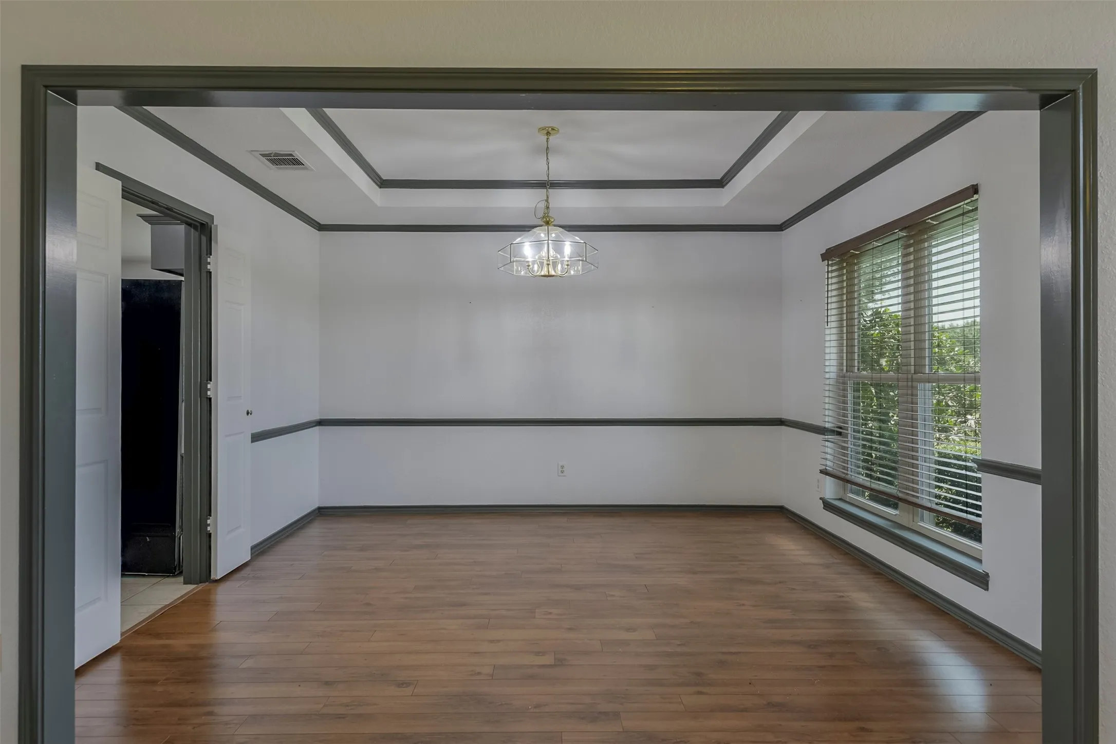 Single Family Residence For Sale in Ellis County , 519 Hiwasee Road, Waxahachie, Texas 75165, 4 Bedroom, 3 Bathroom, 3 Garage spaces, 2,689 Sqft, built in 1991, mls#21321008, Real Estate Agent in Waxahachie, Homes For Sale in Ellis county, Homes For Sale in Waxahachie, Realtor in Waxahachie Texas, Real Estate Brokerage Independent Realty Texas, Luminita Cordes Realtor
