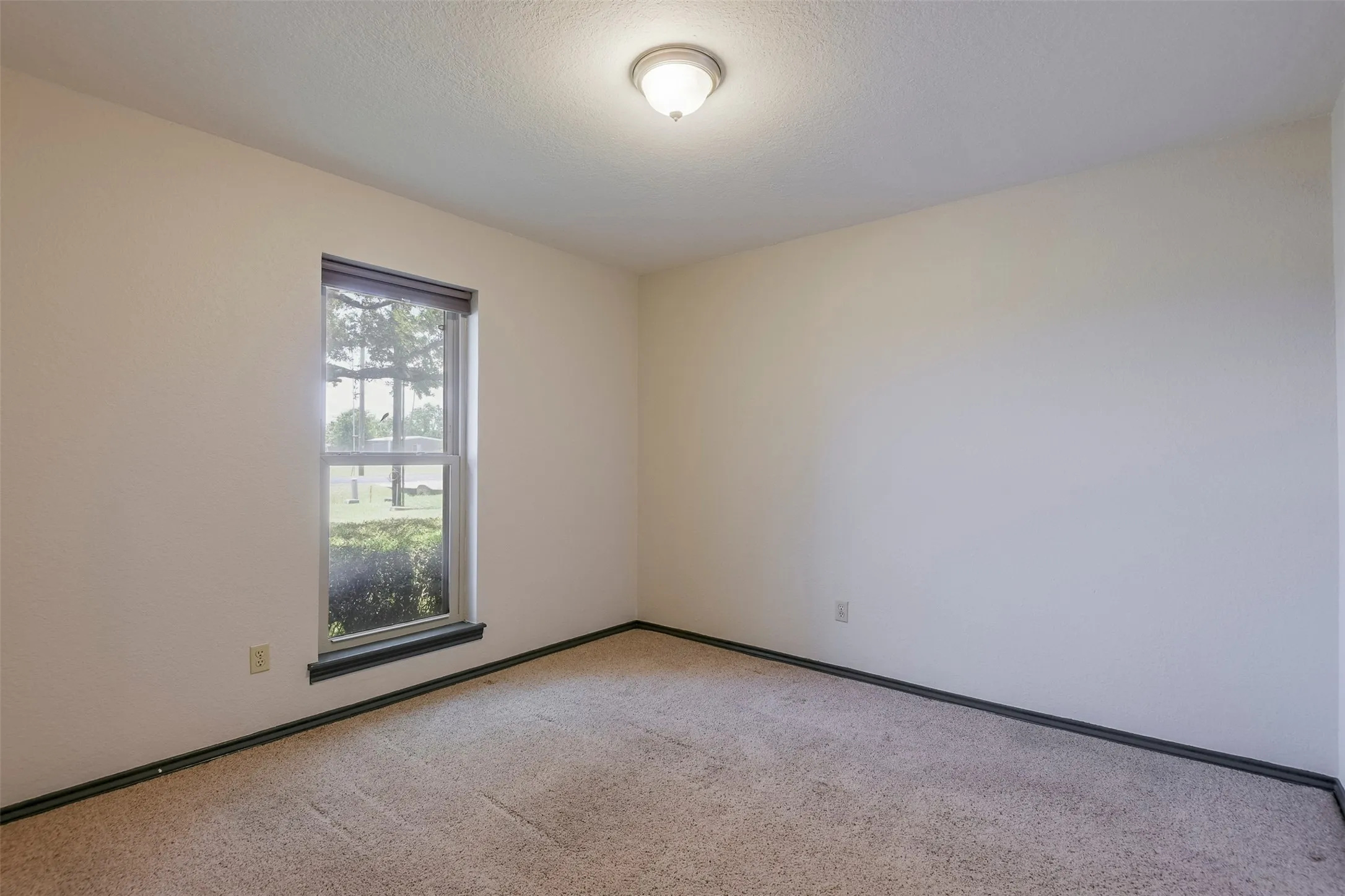 Single Family Residence For Sale in Ellis County , 519 Hiwasee Road, Waxahachie, Texas 75165, 4 Bedroom, 3 Bathroom, 3 Garage spaces, 2,689 Sqft, built in 1991, mls#21321008, Real Estate Agent in Waxahachie, Homes For Sale in Ellis county, Homes For Sale in Waxahachie, Realtor in Waxahachie Texas, Real Estate Brokerage Independent Realty Texas, Luminita Cordes Realtor