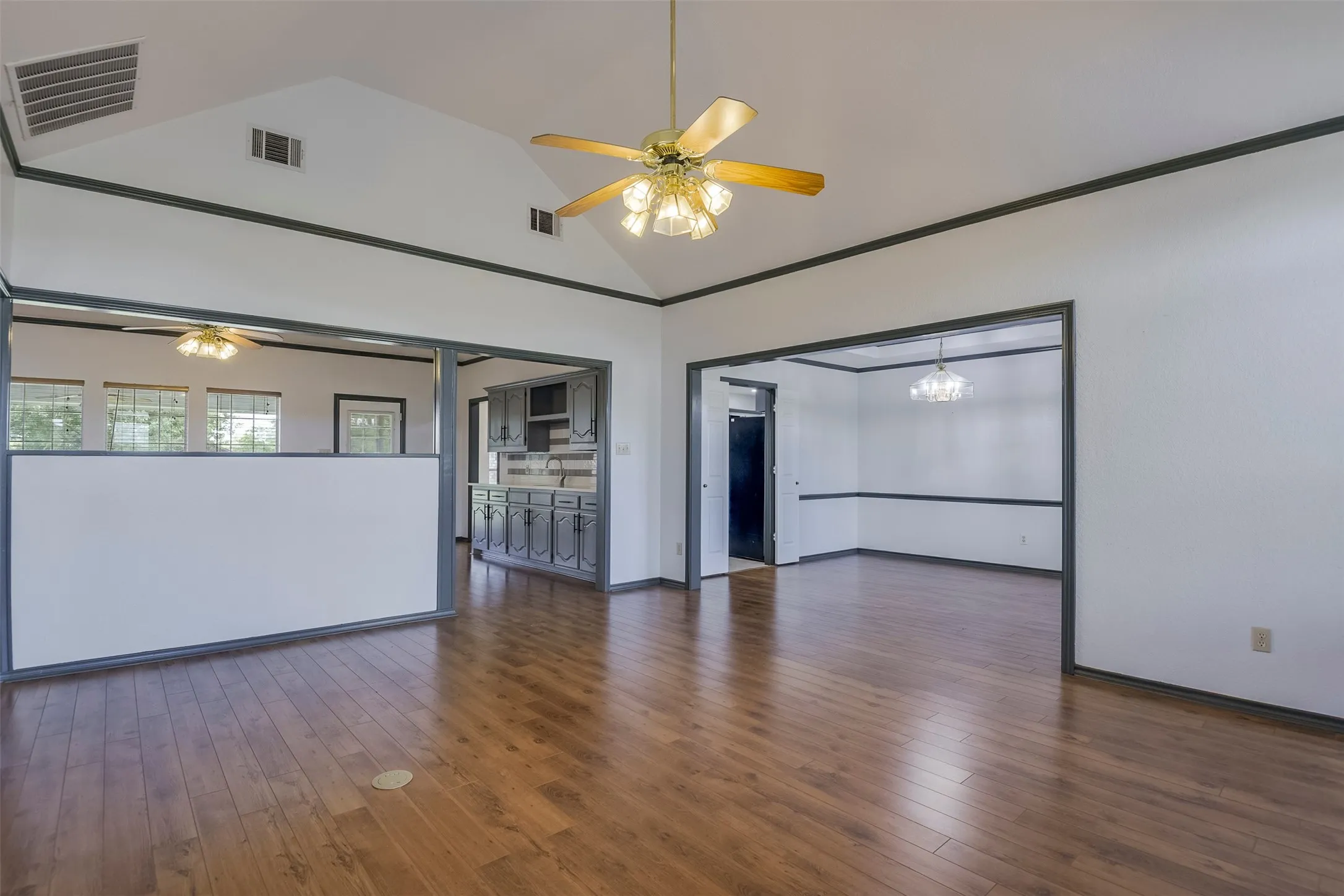 Single Family Residence For Sale in Ellis County , 519 Hiwasee Road, Waxahachie, Texas 75165, 4 Bedroom, 3 Bathroom, 3 Garage spaces, 2,689 Sqft, built in 1991, mls#21321008, Real Estate Agent in Waxahachie, Homes For Sale in Ellis county, Homes For Sale in Waxahachie, Realtor in Waxahachie Texas, Real Estate Brokerage Independent Realty Texas, Luminita Cordes Realtor