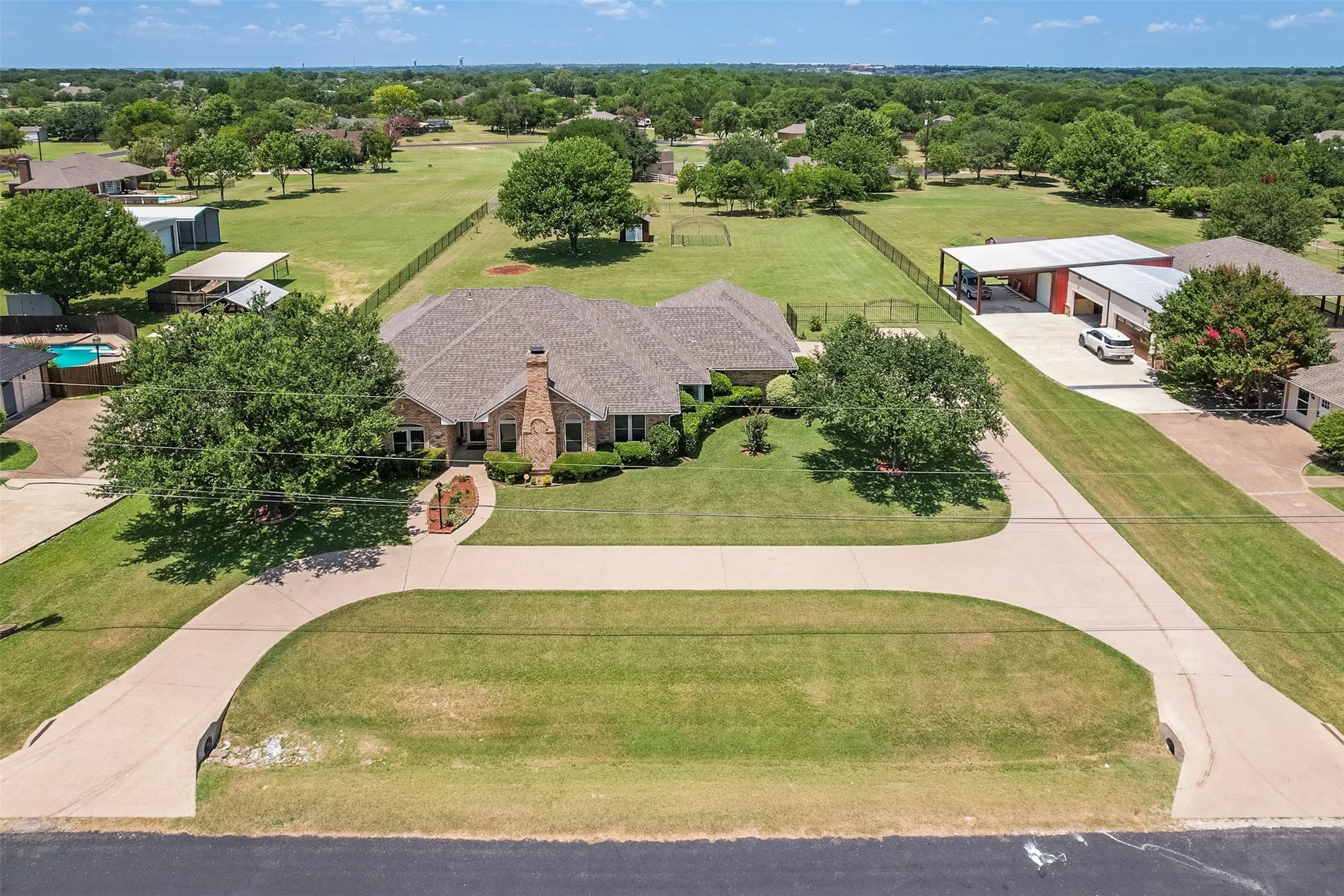 Single Family Residence For Sale in Ellis County , 519 Hiwasee Road, Waxahachie, Texas 75165, 4 Bedroom, 3 Bathroom, 3 Garage spaces, 2,689 Sqft, built in 1991, mls#21321008, Real Estate Agent in Waxahachie, Homes For Sale in Ellis county, Homes For Sale in Waxahachie, Realtor in Waxahachie Texas, Real Estate Brokerage Independent Realty Texas, Luminita Cordes Realtor