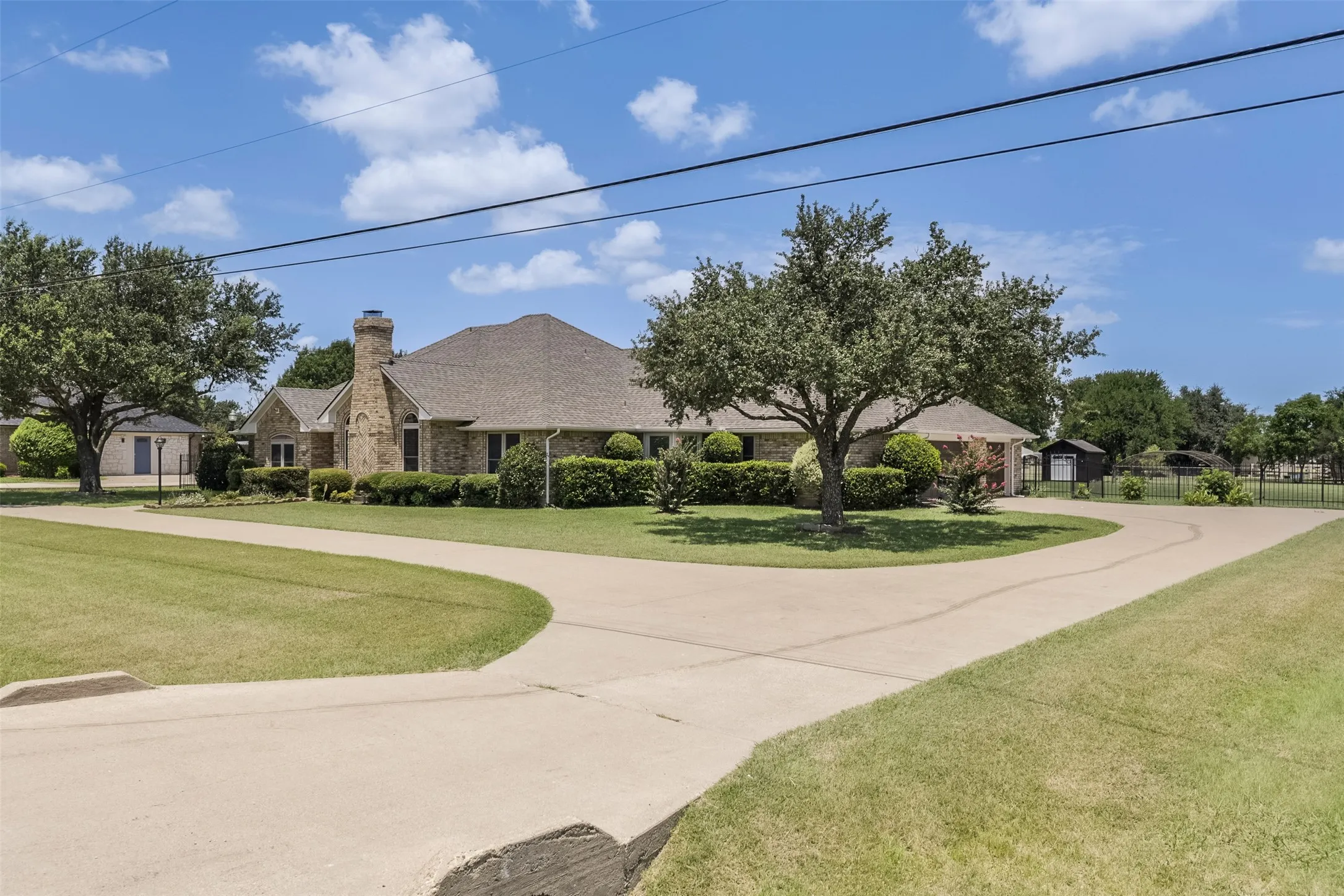 Single Family Residence For Sale in Ellis County , 519 Hiwasee Road, Waxahachie, Texas 75165, 4 Bedroom, 3 Bathroom, 3 Garage spaces, 2,689 Sqft, built in 1991, mls#21321008, Real Estate Agent in Waxahachie, Homes For Sale in Ellis county, Homes For Sale in Waxahachie, Realtor in Waxahachie Texas, Real Estate Brokerage Independent Realty Texas, Luminita Cordes Realtor