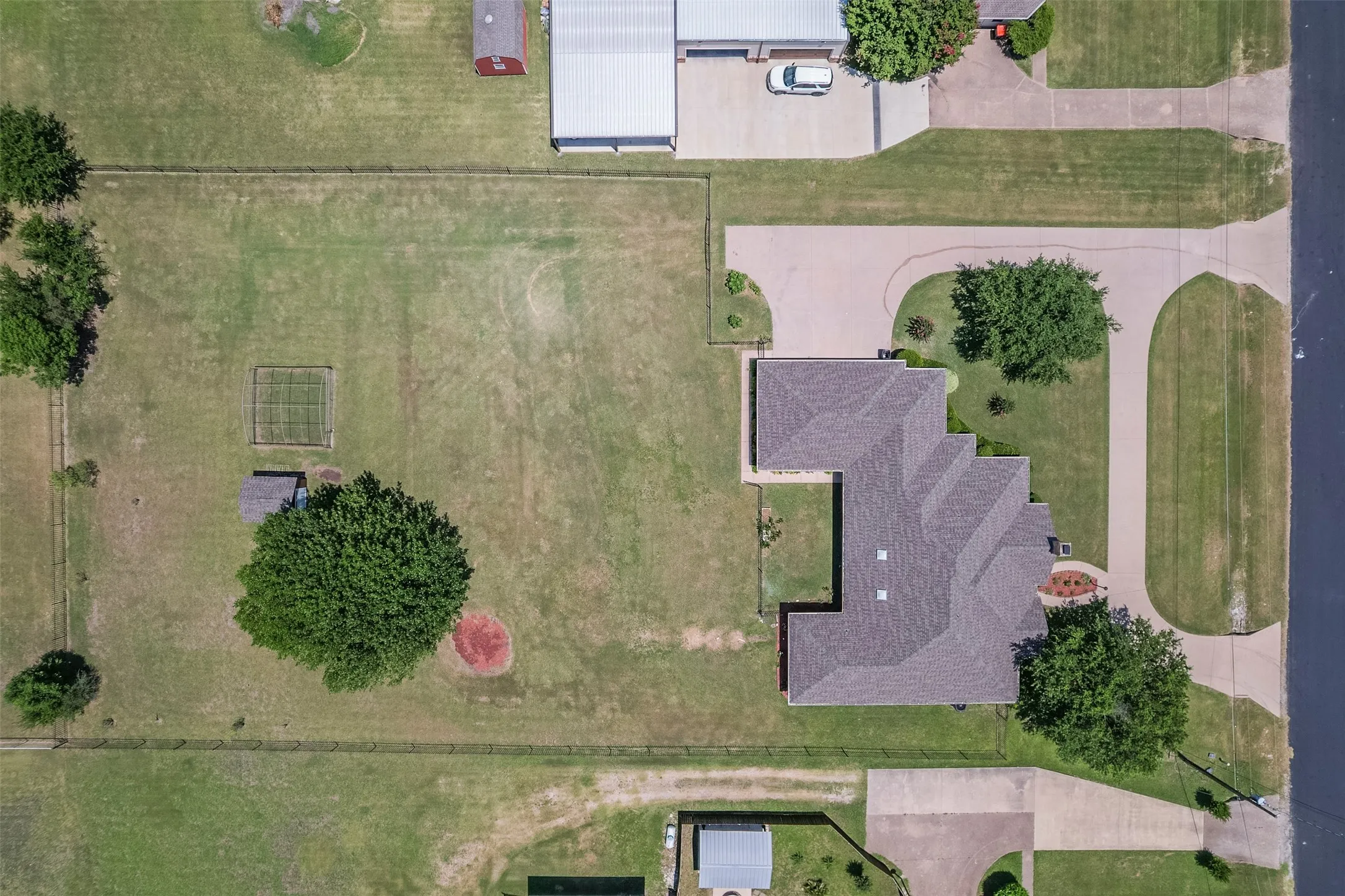 Single Family Residence For Sale in Ellis County , 519 Hiwasee Road, Waxahachie, Texas 75165, 4 Bedroom, 3 Bathroom, 3 Garage spaces, 2,689 Sqft, built in 1991, mls#21321008, Real Estate Agent in Waxahachie, Homes For Sale in Ellis county, Homes For Sale in Waxahachie, Realtor in Waxahachie Texas, Real Estate Brokerage Independent Realty Texas, Luminita Cordes Realtor