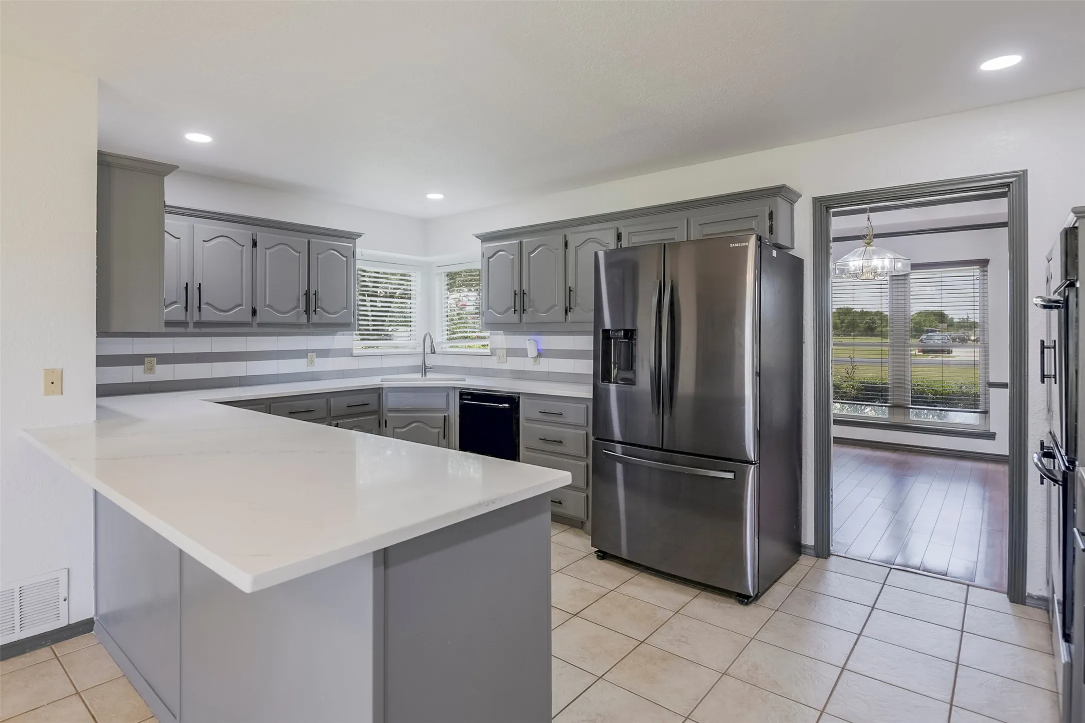 Single Family Residence For Sale in Ellis County , 519 Hiwasee Road, Waxahachie, Texas 75165, 4 Bedroom, 3 Bathroom, 3 Garage spaces, 2,689 Sqft, built in 1991, mls#21321008, Real Estate Agent in Waxahachie, Homes For Sale in Ellis county, Homes For Sale in Waxahachie, Realtor in Waxahachie Texas, Real Estate Brokerage Independent Realty Texas, Luminita Cordes Realtor