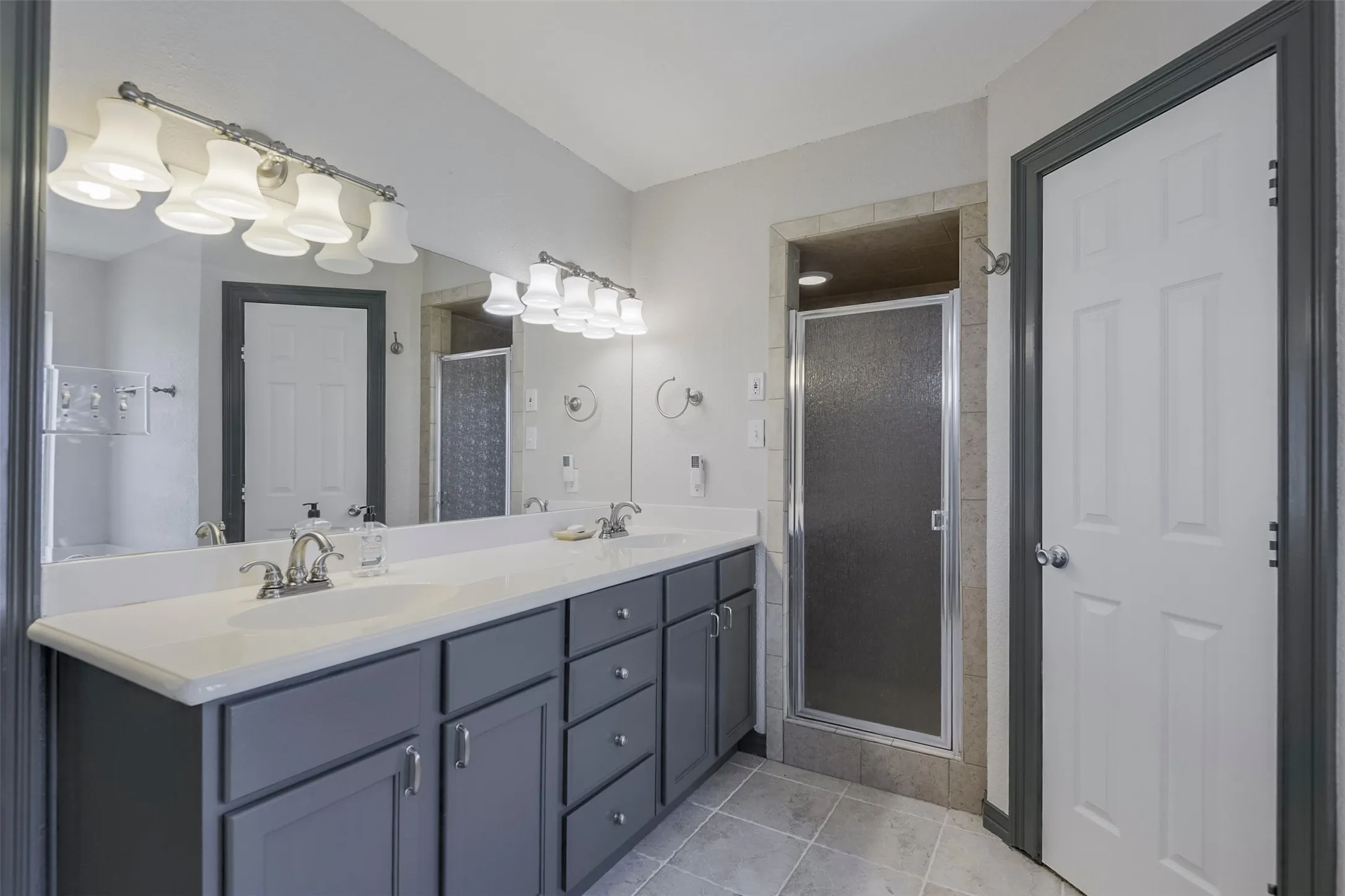 Single Family Residence For Sale in Ellis County , 519 Hiwasee Road, Waxahachie, Texas 75165, 4 Bedroom, 3 Bathroom, 3 Garage spaces, 2,689 Sqft, built in 1991, mls#21321008, Real Estate Agent in Waxahachie, Homes For Sale in Ellis county, Homes For Sale in Waxahachie, Realtor in Waxahachie Texas, Real Estate Brokerage Independent Realty Texas, Luminita Cordes Realtor