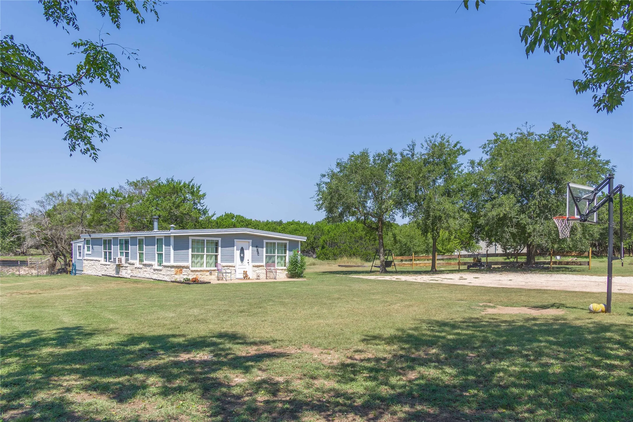 Single Family Residence For Sale in Coryell County , 122 Homestead Drive, Gatesville, Texas 76528, 2 Bedroom, 1 Bathroom, Garage spaces, 1,357 Sqft, built in 2007, mls#21321172, Real Estate Agent in Gatesville, Homes For Sale in Coryell county, Homes For Sale in Gatesville, Realtor in Gatesville Texas, Real Estate Brokerage Independent Realty Texas, Luminita Cordes Realtor