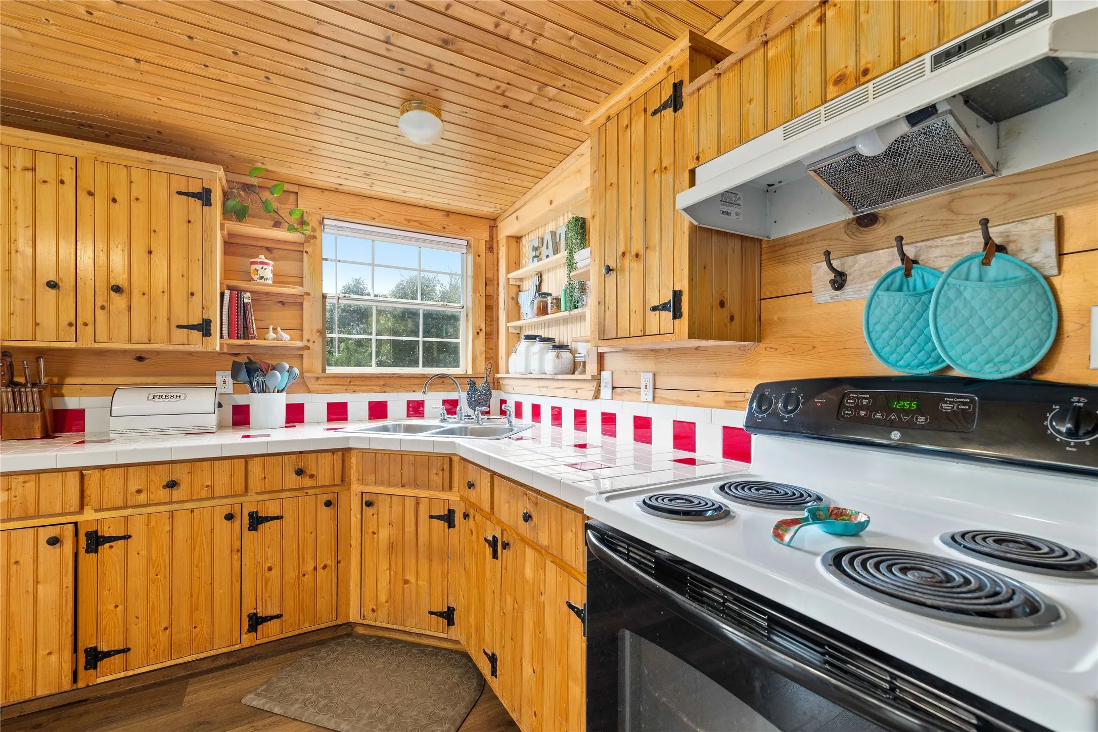 Single Family Residence For Sale in Coryell County , 122 Homestead Drive, Gatesville, Texas 76528, 2 Bedroom, 1 Bathroom, Garage spaces, 1,357 Sqft, built in 2007, mls#21321172, Real Estate Agent in Gatesville, Homes For Sale in Coryell county, Homes For Sale in Gatesville, Realtor in Gatesville Texas, Real Estate Brokerage Independent Realty Texas, Luminita Cordes Realtor