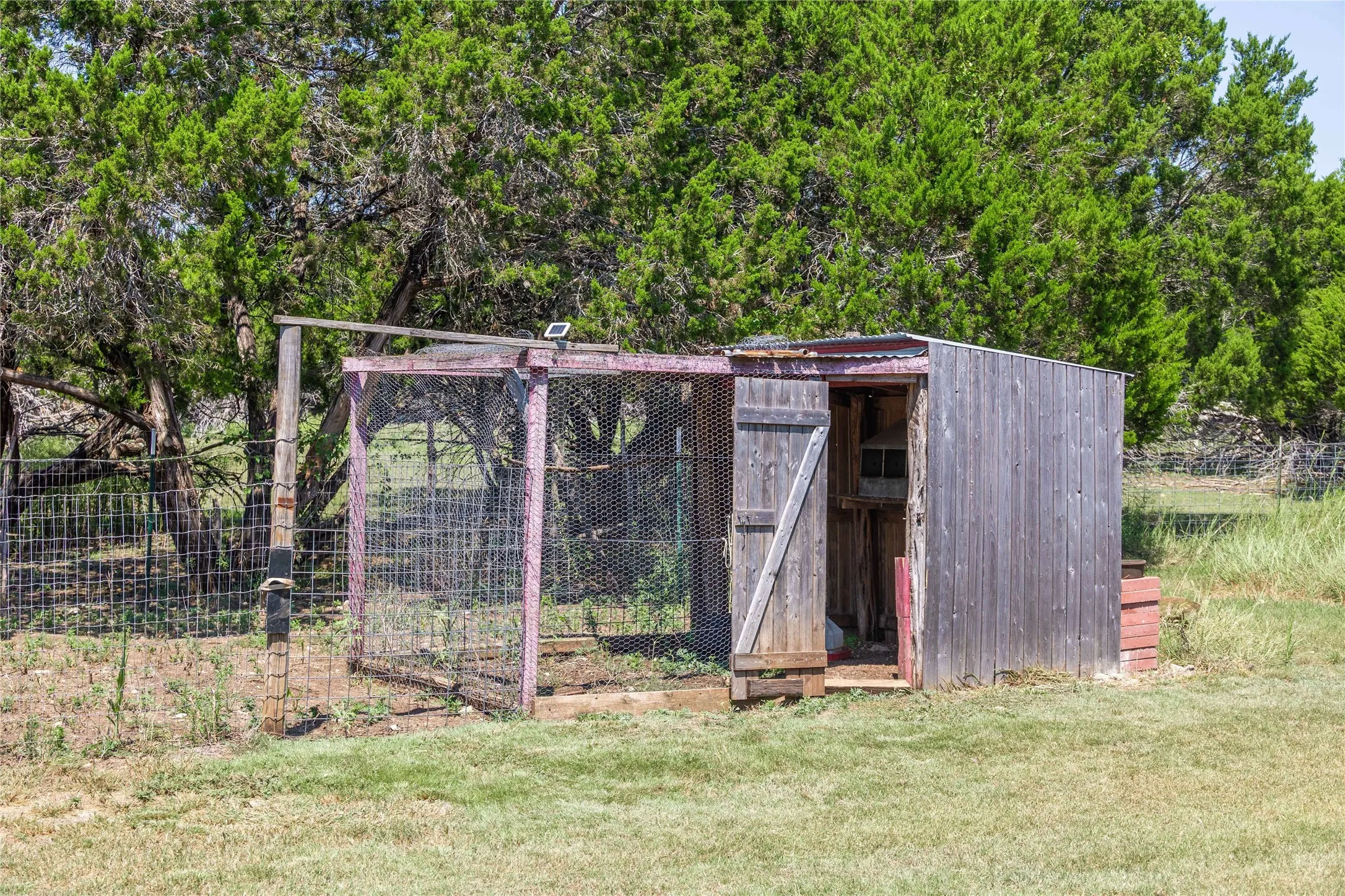 Single Family Residence For Sale in Coryell County , 122 Homestead Drive, Gatesville, Texas 76528, 2 Bedroom, 1 Bathroom, Garage spaces, 1,357 Sqft, built in 2007, mls#21321172, Real Estate Agent in Gatesville, Homes For Sale in Coryell county, Homes For Sale in Gatesville, Realtor in Gatesville Texas, Real Estate Brokerage Independent Realty Texas, Luminita Cordes Realtor
