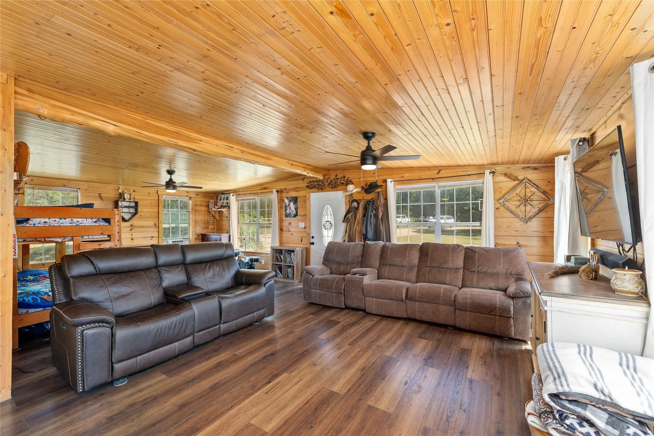 Single Family Residence For Sale in Coryell County , 122 Homestead Drive, Gatesville, Texas 76528, 2 Bedroom, 1 Bathroom, Garage spaces, 1,357 Sqft, built in 2007, mls#21321172, Real Estate Agent in Gatesville, Homes For Sale in Coryell county, Homes For Sale in Gatesville, Realtor in Gatesville Texas, Real Estate Brokerage Independent Realty Texas, Luminita Cordes Realtor