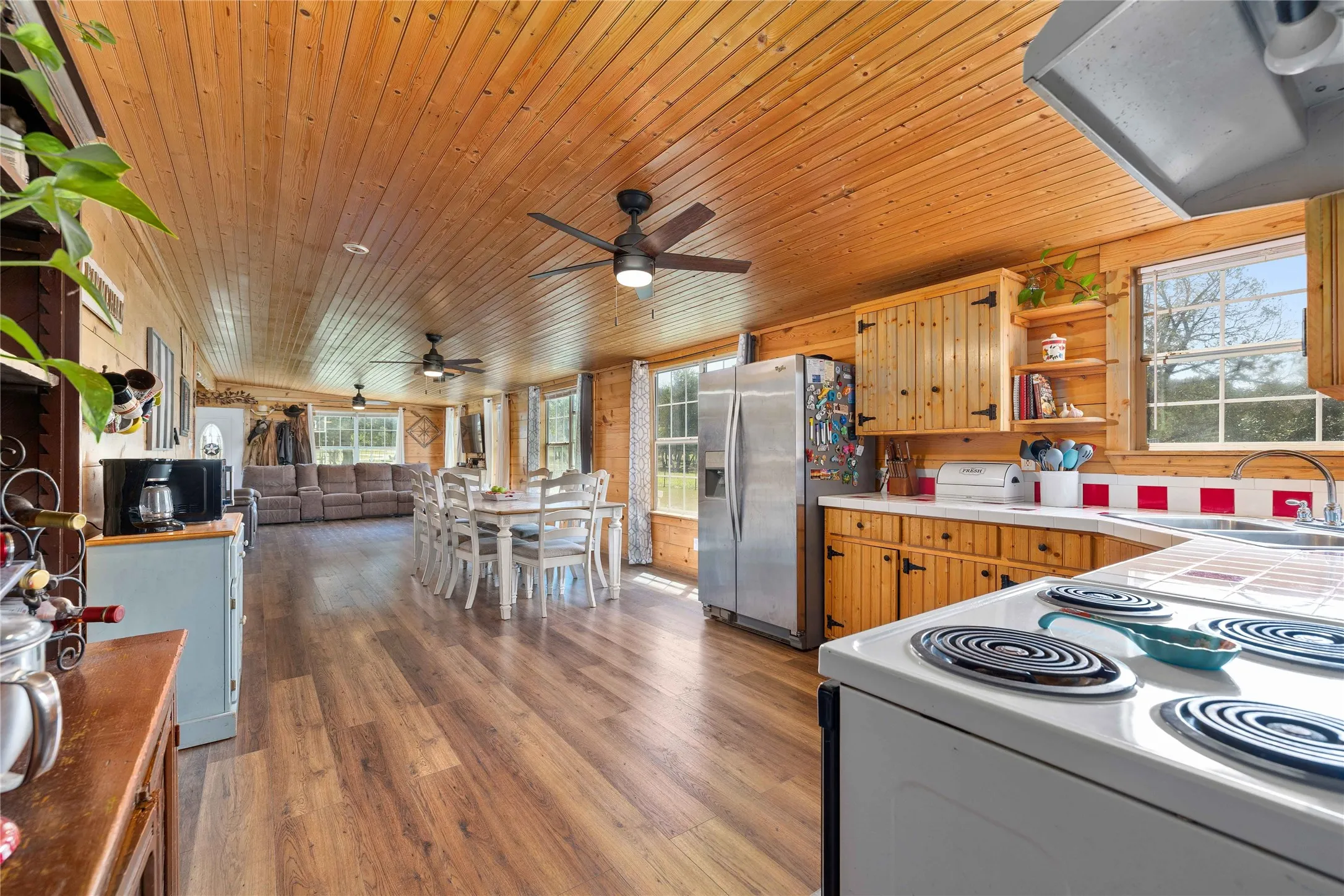 Single Family Residence For Sale in Coryell County , 122 Homestead Drive, Gatesville, Texas 76528, 2 Bedroom, 1 Bathroom, Garage spaces, 1,357 Sqft, built in 2007, mls#21321172, Real Estate Agent in Gatesville, Homes For Sale in Coryell county, Homes For Sale in Gatesville, Realtor in Gatesville Texas, Real Estate Brokerage Independent Realty Texas, Luminita Cordes Realtor