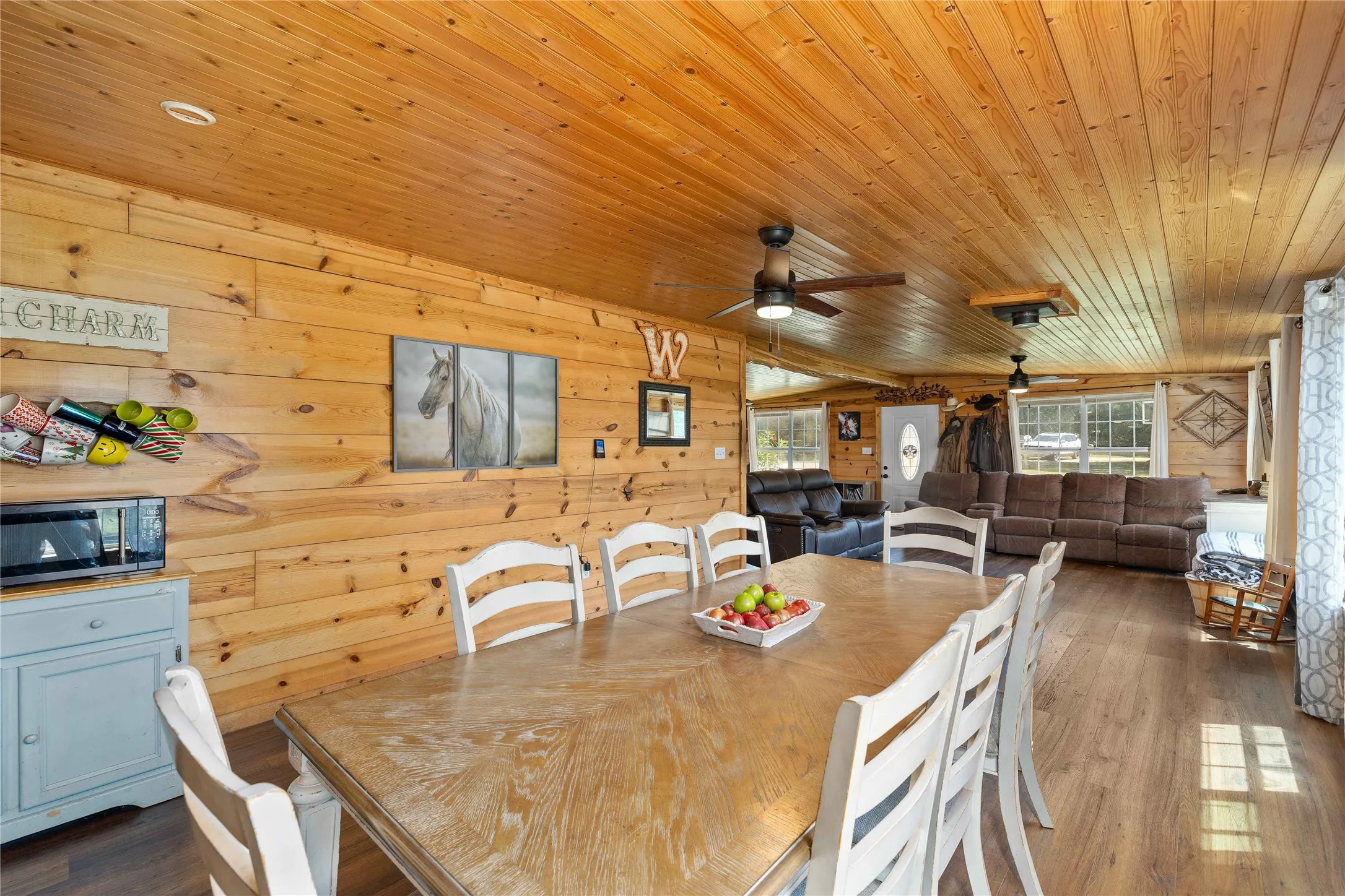Single Family Residence For Sale in Coryell County , 122 Homestead Drive, Gatesville, Texas 76528, 2 Bedroom, 1 Bathroom, Garage spaces, 1,357 Sqft, built in 2007, mls#21321172, Real Estate Agent in Gatesville, Homes For Sale in Coryell county, Homes For Sale in Gatesville, Realtor in Gatesville Texas, Real Estate Brokerage Independent Realty Texas, Luminita Cordes Realtor