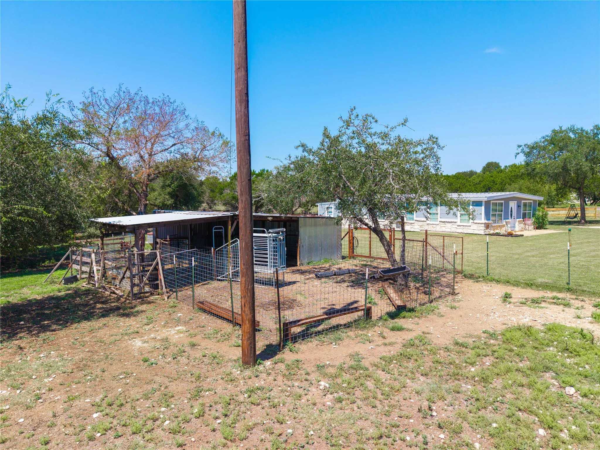 Single Family Residence For Sale in Coryell County , 122 Homestead Drive, Gatesville, Texas 76528, 2 Bedroom, 1 Bathroom, Garage spaces, 1,357 Sqft, built in 2007, mls#21321172, Real Estate Agent in Gatesville, Homes For Sale in Coryell county, Homes For Sale in Gatesville, Realtor in Gatesville Texas, Real Estate Brokerage Independent Realty Texas, Luminita Cordes Realtor