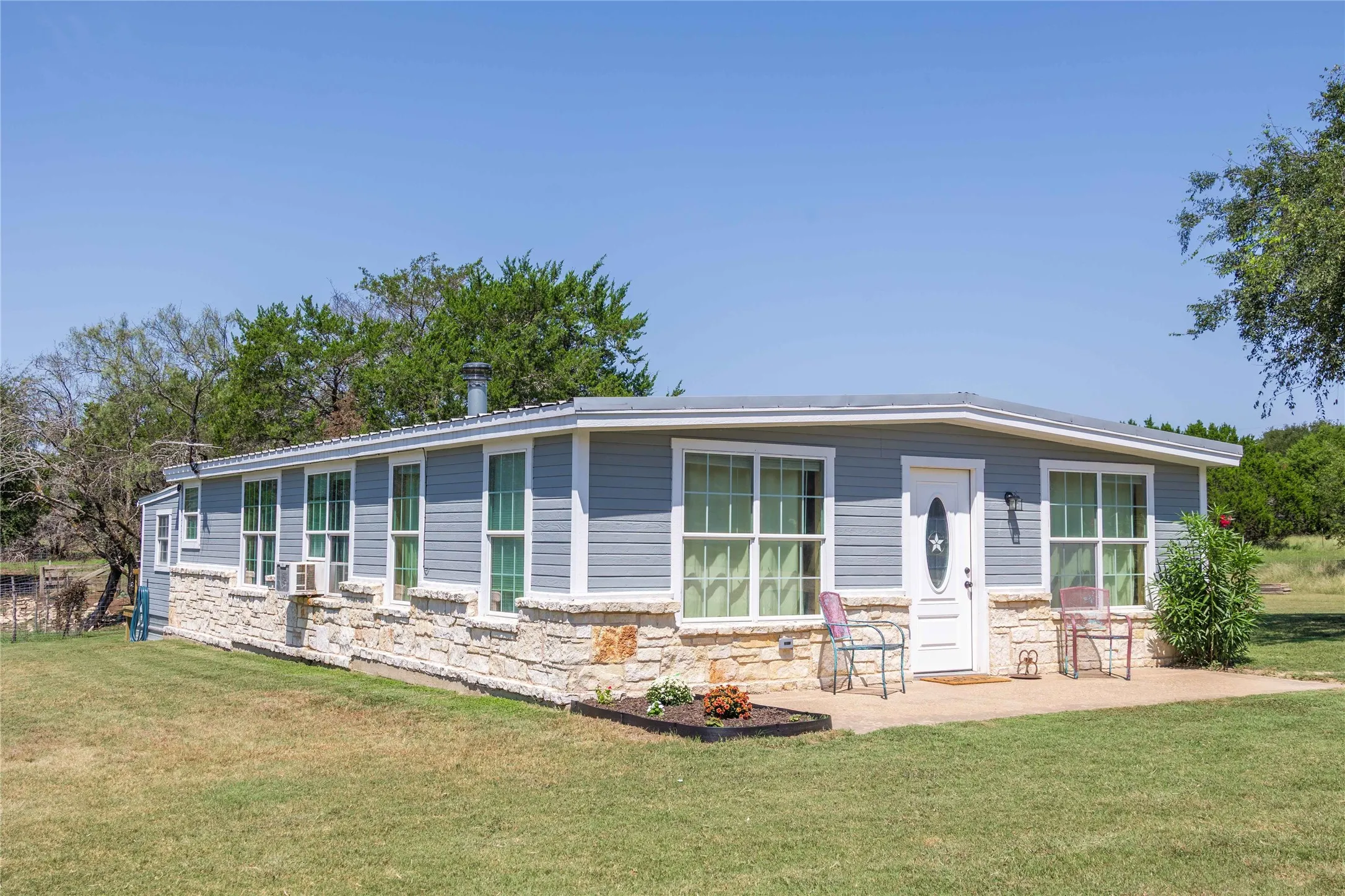 Single Family Residence For Sale in Coryell County , 122 Homestead Drive, Gatesville, Texas 76528, 2 Bedroom, 1 Bathroom, Garage spaces, 1,357 Sqft, built in 2007, mls#21321172, Real Estate Agent in Gatesville, Homes For Sale in Coryell county, Homes For Sale in Gatesville, Realtor in Gatesville Texas, Real Estate Brokerage Independent Realty Texas, Luminita Cordes Realtor