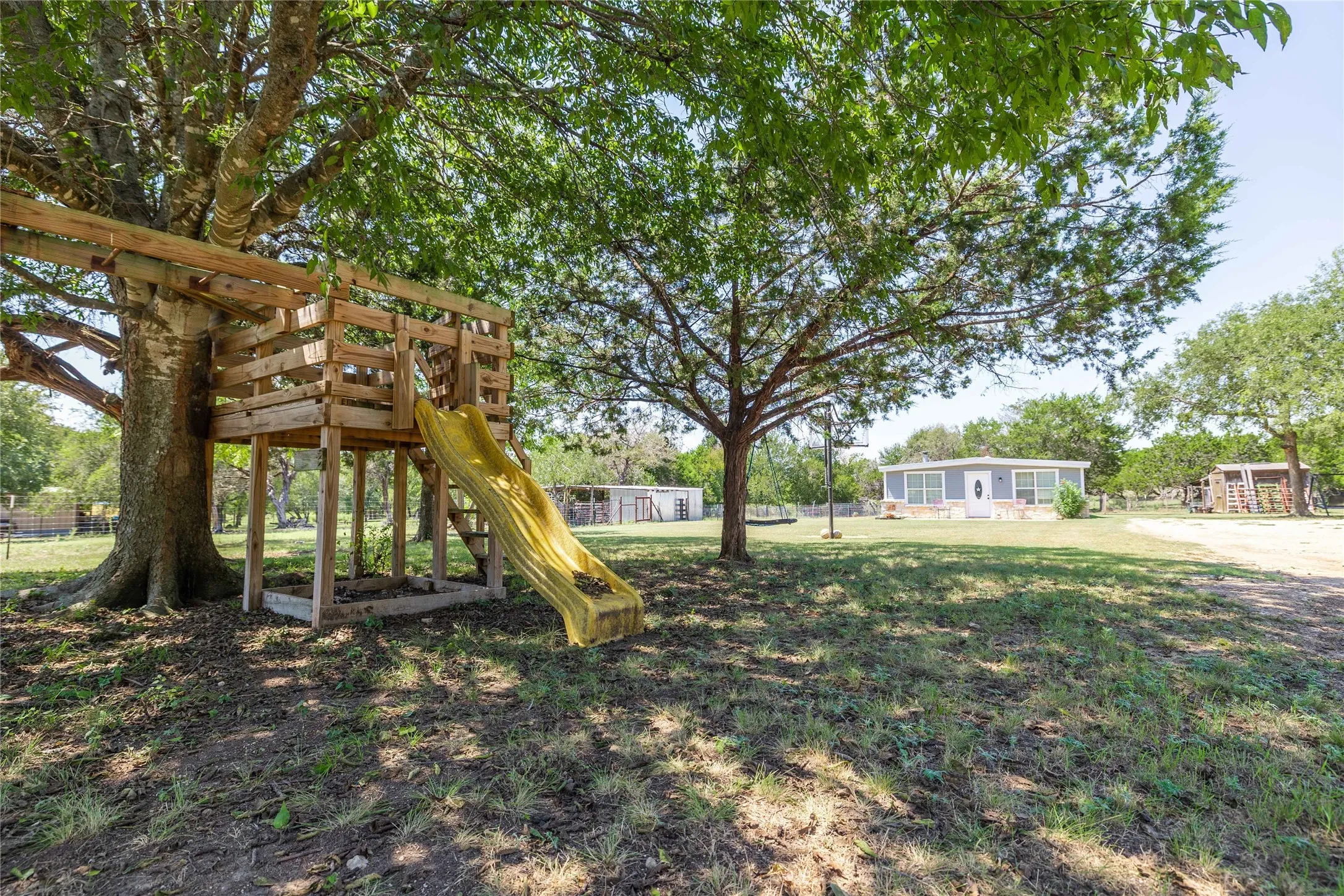 Single Family Residence For Sale in Coryell County , 122 Homestead Drive, Gatesville, Texas 76528, 2 Bedroom, 1 Bathroom, Garage spaces, 1,357 Sqft, built in 2007, mls#21321172, Real Estate Agent in Gatesville, Homes For Sale in Coryell county, Homes For Sale in Gatesville, Realtor in Gatesville Texas, Real Estate Brokerage Independent Realty Texas, Luminita Cordes Realtor