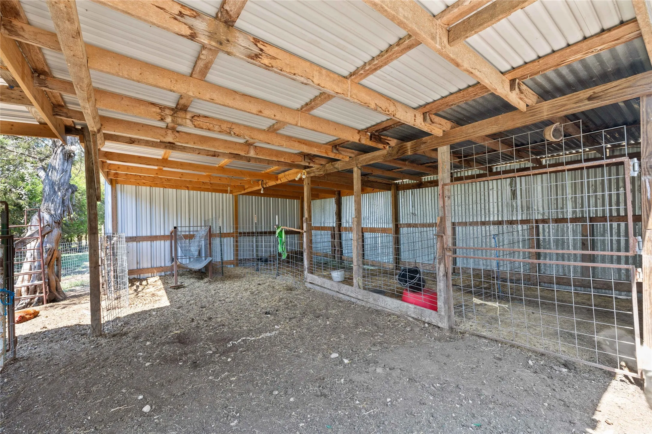 Single Family Residence For Sale in Coryell County , 122 Homestead Drive, Gatesville, Texas 76528, 2 Bedroom, 1 Bathroom, Garage spaces, 1,357 Sqft, built in 2007, mls#21321172, Real Estate Agent in Gatesville, Homes For Sale in Coryell county, Homes For Sale in Gatesville, Realtor in Gatesville Texas, Real Estate Brokerage Independent Realty Texas, Luminita Cordes Realtor