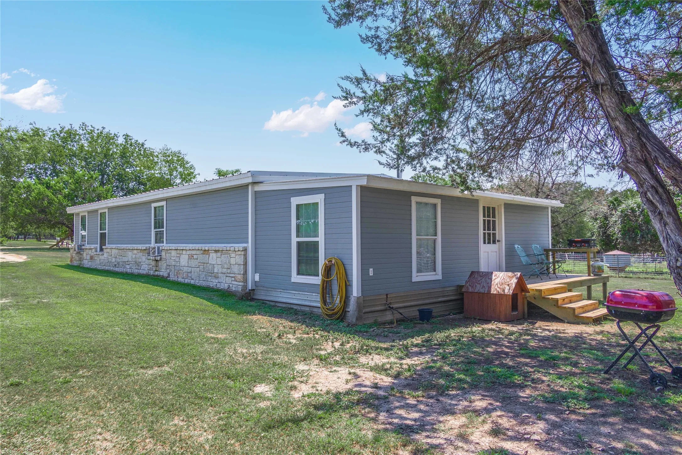 Single Family Residence For Sale in Coryell County , 122 Homestead Drive, Gatesville, Texas 76528, 2 Bedroom, 1 Bathroom, Garage spaces, 1,357 Sqft, built in 2007, mls#21321172, Real Estate Agent in Gatesville, Homes For Sale in Coryell county, Homes For Sale in Gatesville, Realtor in Gatesville Texas, Real Estate Brokerage Independent Realty Texas, Luminita Cordes Realtor