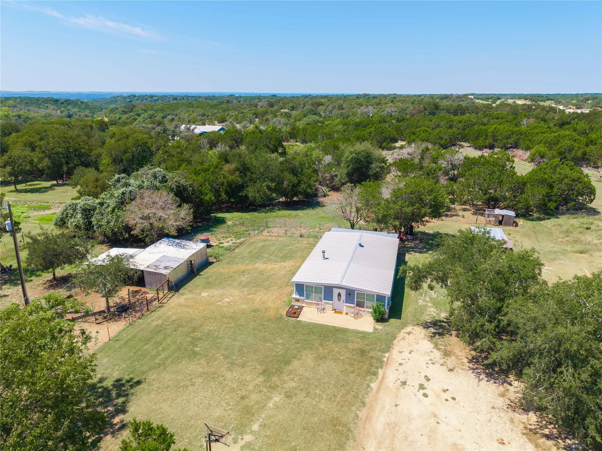 Single Family Residence For Sale in Coryell County , 122 Homestead Drive, Gatesville, Texas 76528, 2 Bedroom, 1 Bathroom, Garage spaces, 1,357 Sqft, built in 2007, mls#21321172, Real Estate Agent in Gatesville, Homes For Sale in Coryell county, Homes For Sale in Gatesville, Realtor in Gatesville Texas, Real Estate Brokerage Independent Realty Texas, Luminita Cordes Realtor