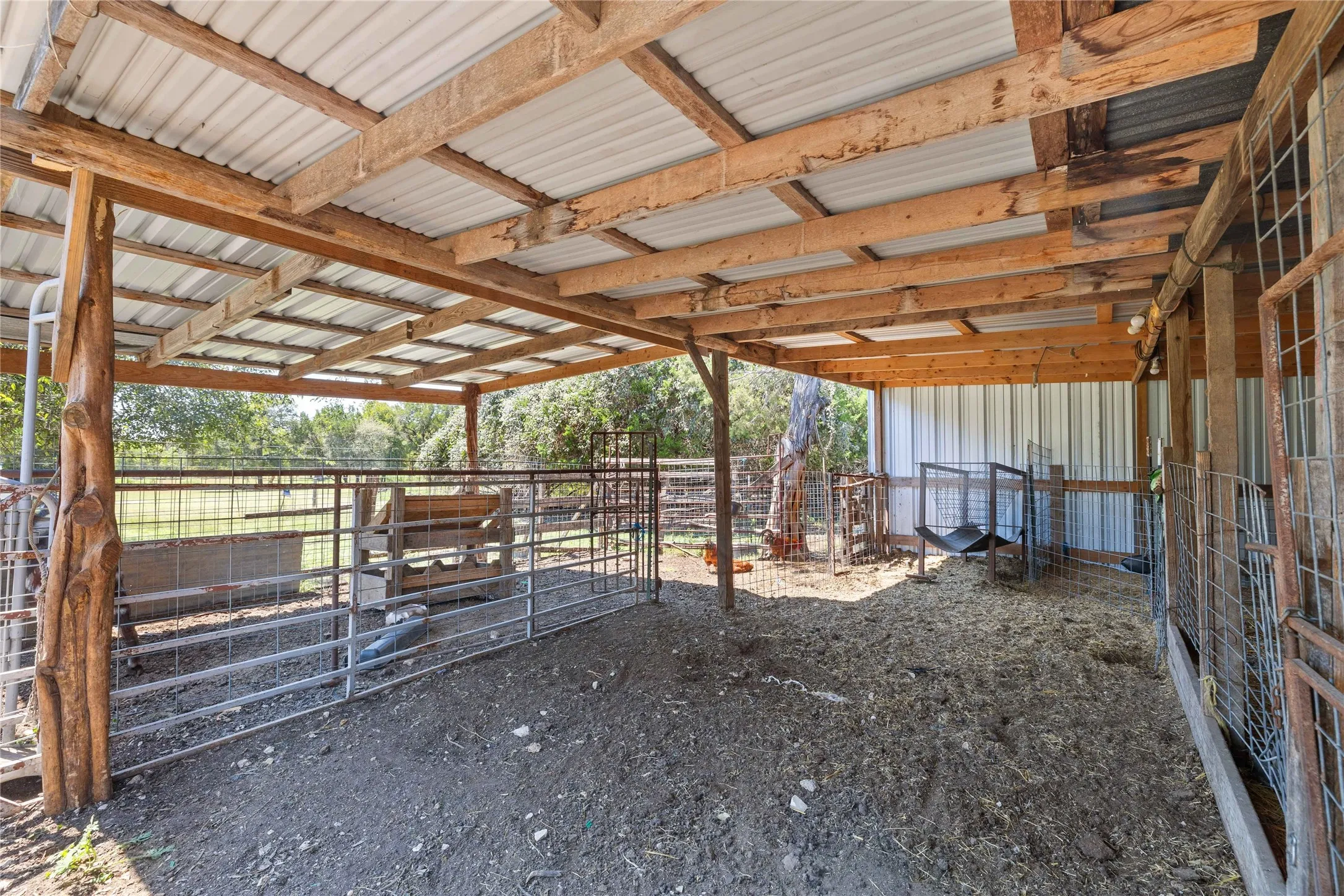 Single Family Residence For Sale in Coryell County , 122 Homestead Drive, Gatesville, Texas 76528, 2 Bedroom, 1 Bathroom, Garage spaces, 1,357 Sqft, built in 2007, mls#21321172, Real Estate Agent in Gatesville, Homes For Sale in Coryell county, Homes For Sale in Gatesville, Realtor in Gatesville Texas, Real Estate Brokerage Independent Realty Texas, Luminita Cordes Realtor
