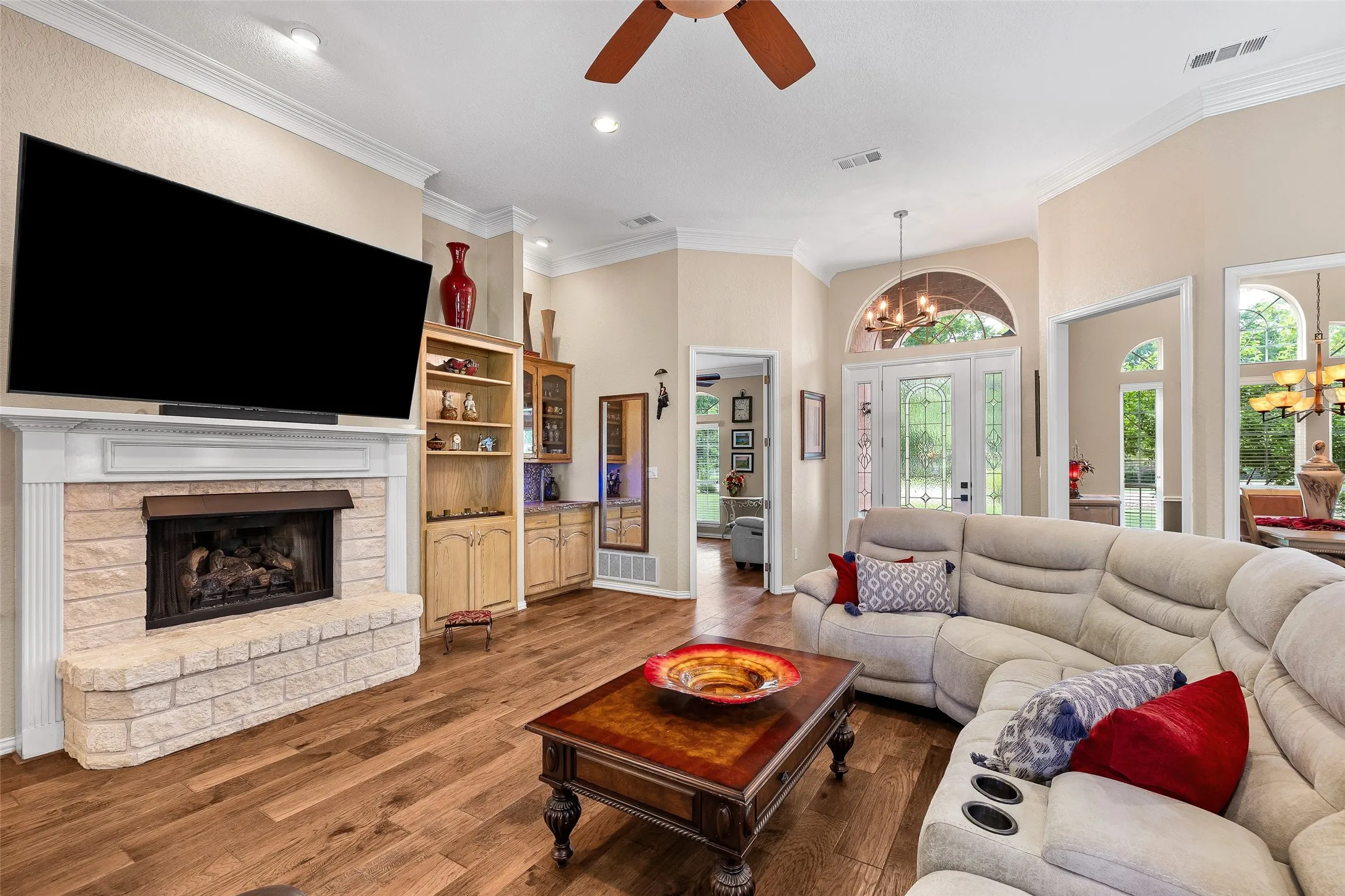 Single Family Residence For Sale in Hood County , 5612 Equestrian Court, Granbury, Texas 76049, 3 Bedroom, 3 Bathroom, 3 Garage spaces, 2,788 Sqft, built in 1998, mls#21319444, Real Estate Agent in Granbury, Homes For Sale in Hood county, Homes For Sale in Granbury, Realtor in Granbury Texas, Real Estate Brokerage Independent Realty Texas, Luminita Cordes Realtor