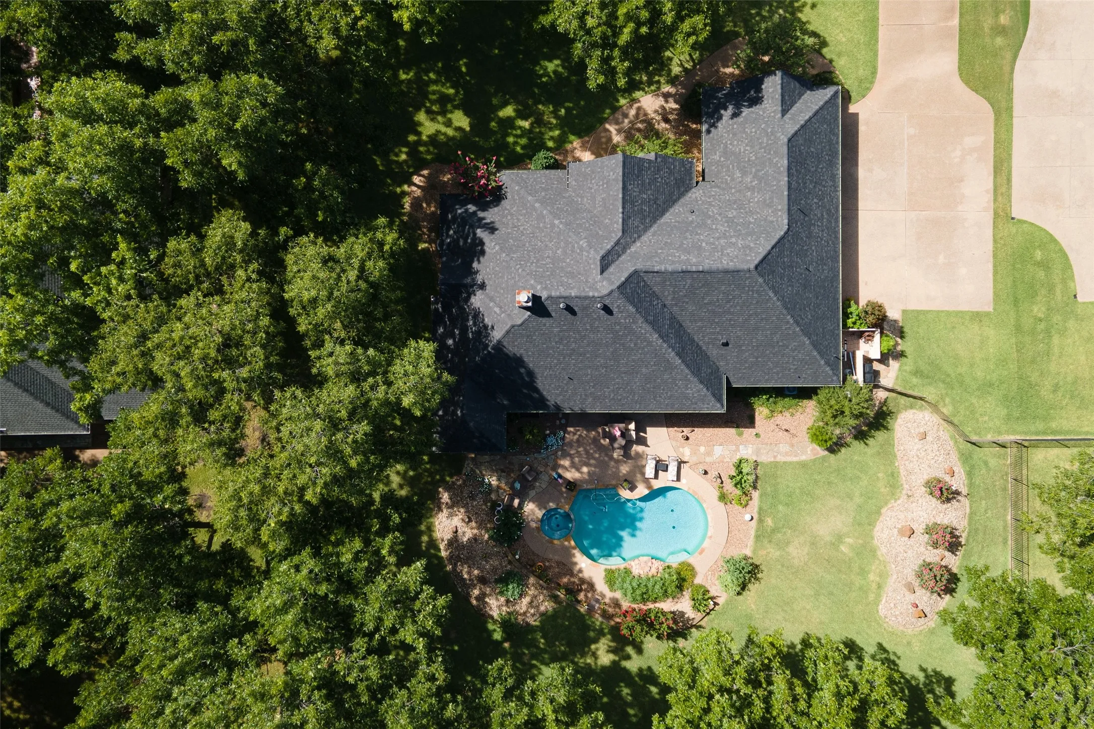Single Family Residence For Sale in Hood County , 5612 Equestrian Court, Granbury, Texas 76049, 3 Bedroom, 3 Bathroom, 3 Garage spaces, 2,788 Sqft, built in 1998, mls#21319444, Real Estate Agent in Granbury, Homes For Sale in Hood county, Homes For Sale in Granbury, Realtor in Granbury Texas, Real Estate Brokerage Independent Realty Texas, Luminita Cordes Realtor