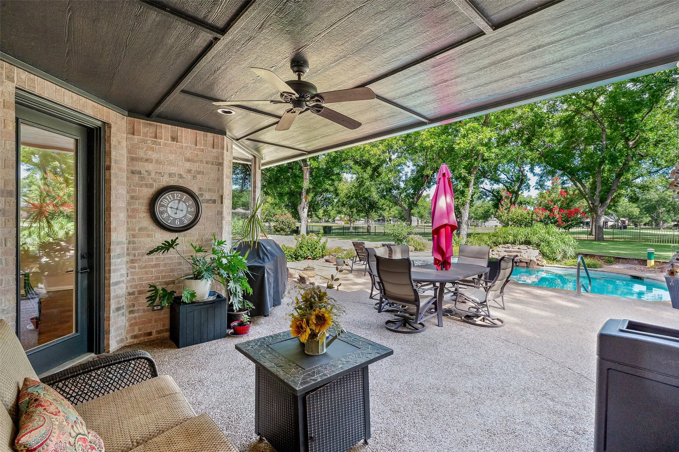 Single Family Residence For Sale in Hood County , 5612 Equestrian Court, Granbury, Texas 76049, 3 Bedroom, 3 Bathroom, 3 Garage spaces, 2,788 Sqft, built in 1998, mls#21319444, Real Estate Agent in Granbury, Homes For Sale in Hood county, Homes For Sale in Granbury, Realtor in Granbury Texas, Real Estate Brokerage Independent Realty Texas, Luminita Cordes Realtor