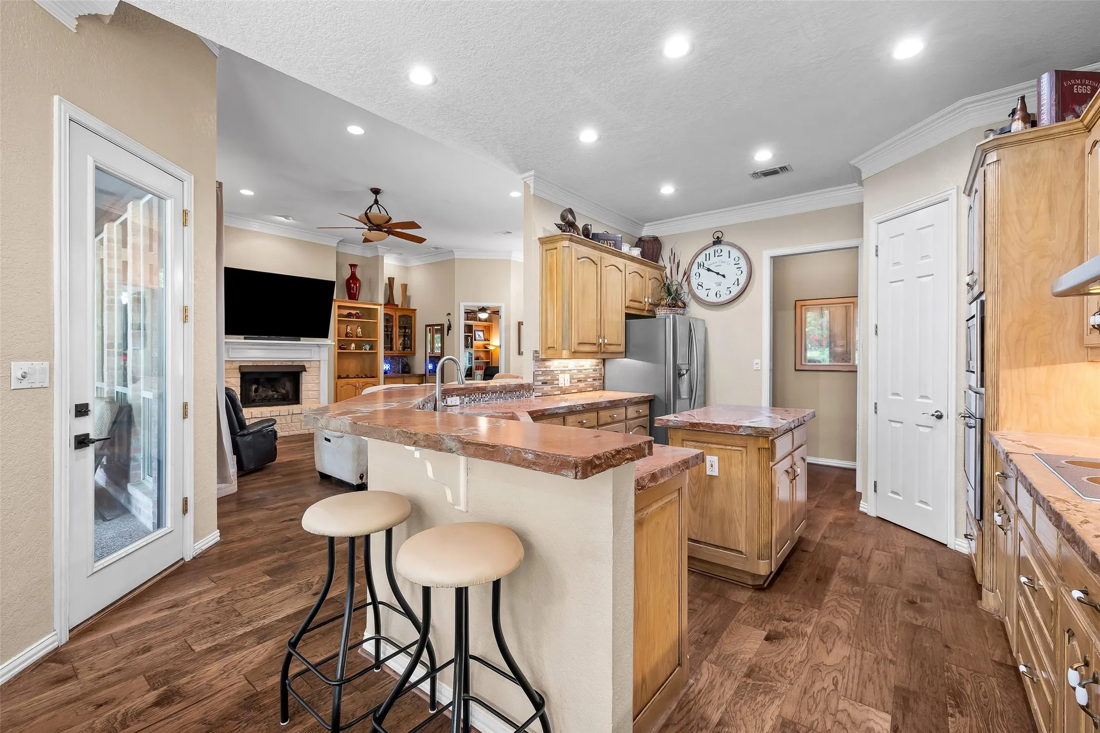 Single Family Residence For Sale in Hood County , 5612 Equestrian Court, Granbury, Texas 76049, 3 Bedroom, 3 Bathroom, 3 Garage spaces, 2,788 Sqft, built in 1998, mls#21319444, Real Estate Agent in Granbury, Homes For Sale in Hood county, Homes For Sale in Granbury, Realtor in Granbury Texas, Real Estate Brokerage Independent Realty Texas, Luminita Cordes Realtor
