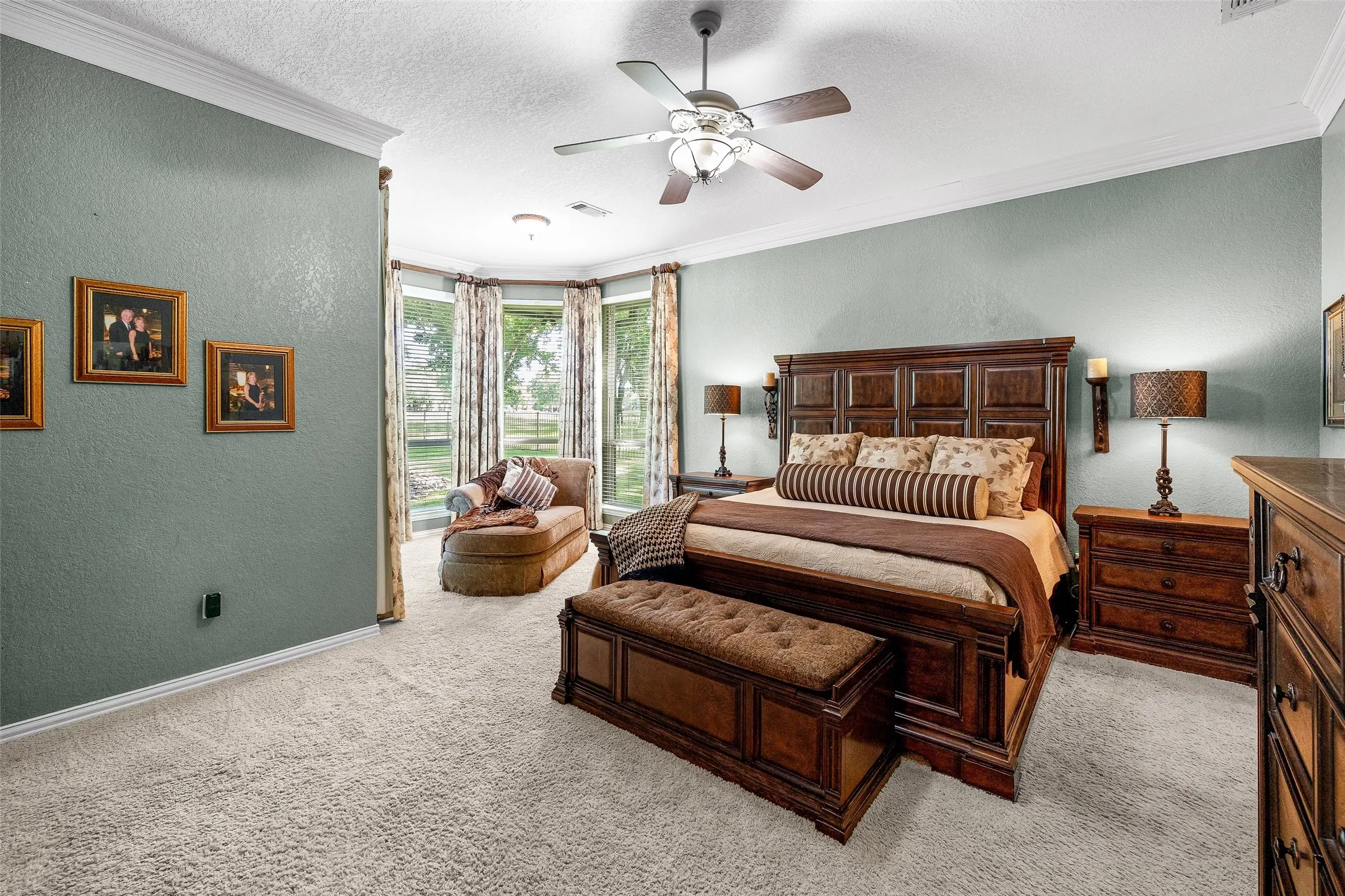 Single Family Residence For Sale in Hood County , 5612 Equestrian Court, Granbury, Texas 76049, 3 Bedroom, 3 Bathroom, 3 Garage spaces, 2,788 Sqft, built in 1998, mls#21319444, Real Estate Agent in Granbury, Homes For Sale in Hood county, Homes For Sale in Granbury, Realtor in Granbury Texas, Real Estate Brokerage Independent Realty Texas, Luminita Cordes Realtor
