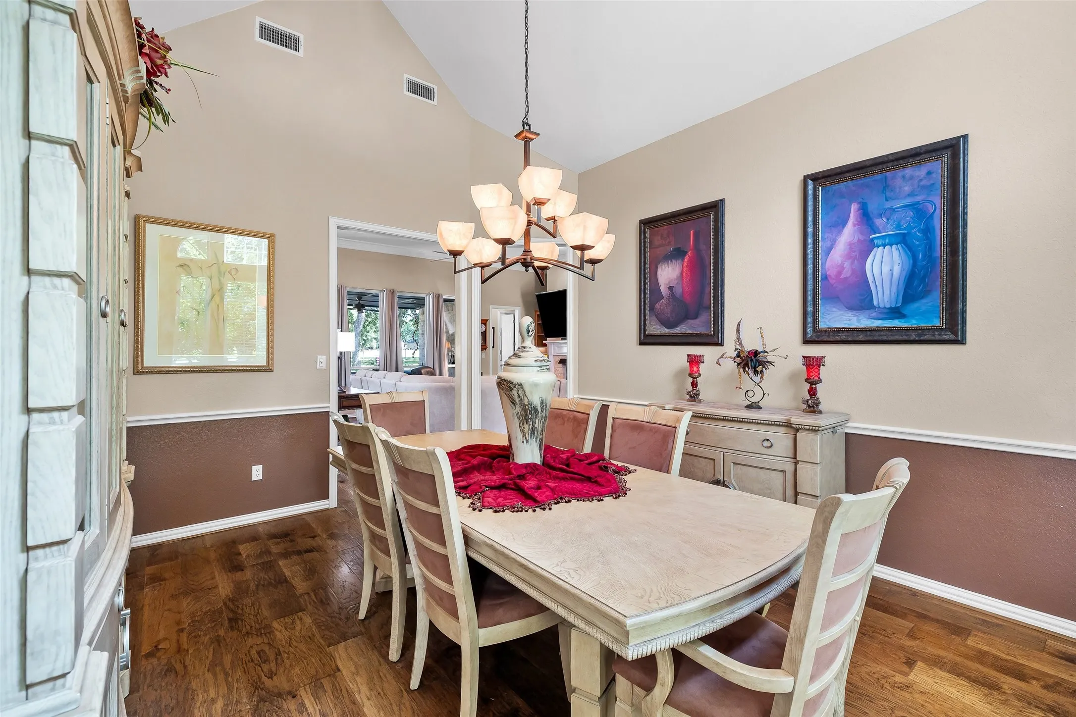 Single Family Residence For Sale in Hood County , 5612 Equestrian Court, Granbury, Texas 76049, 3 Bedroom, 3 Bathroom, 3 Garage spaces, 2,788 Sqft, built in 1998, mls#21319444, Real Estate Agent in Granbury, Homes For Sale in Hood county, Homes For Sale in Granbury, Realtor in Granbury Texas, Real Estate Brokerage Independent Realty Texas, Luminita Cordes Realtor
