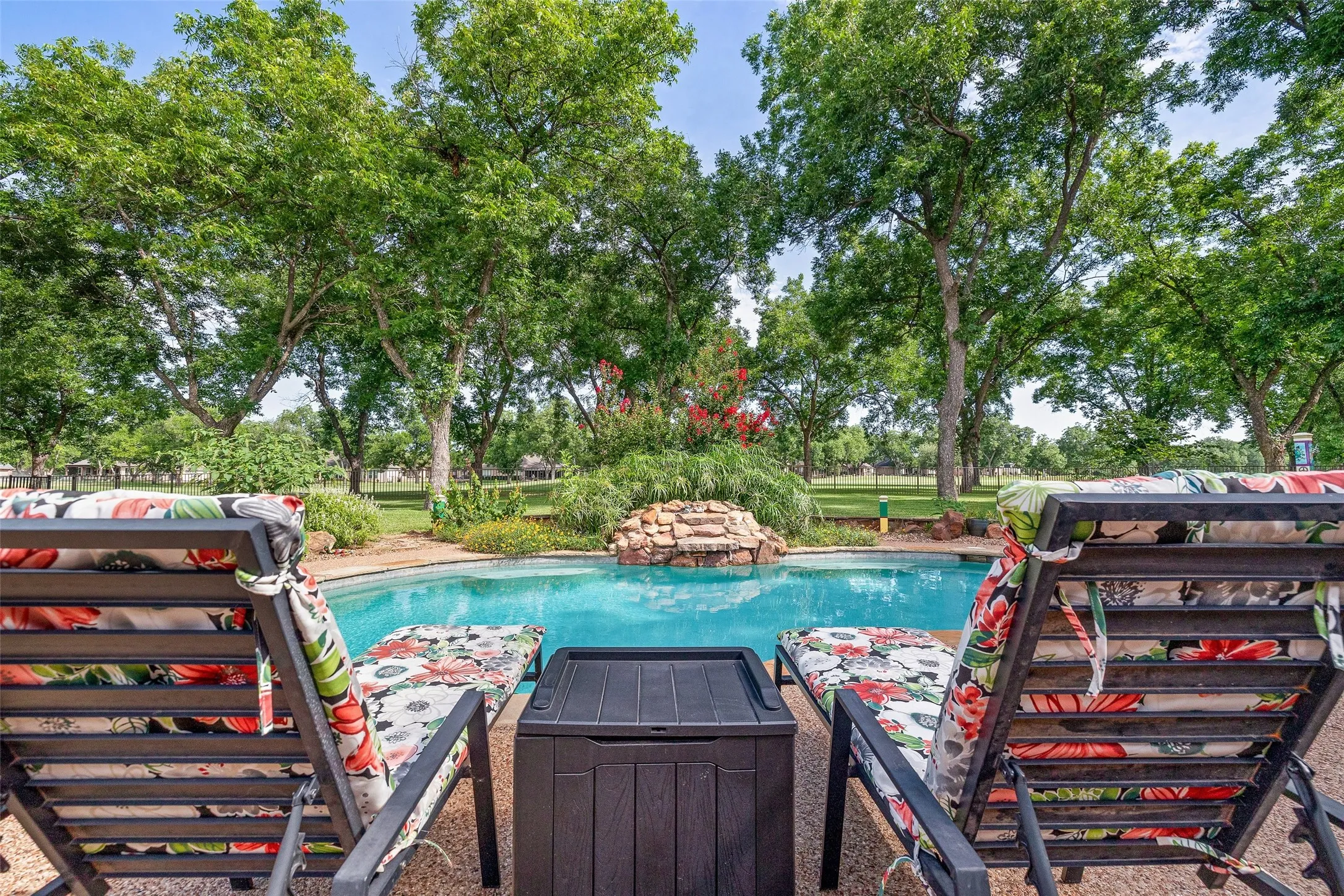 Single Family Residence For Sale in Hood County , 5612 Equestrian Court, Granbury, Texas 76049, 3 Bedroom, 3 Bathroom, 3 Garage spaces, 2,788 Sqft, built in 1998, mls#21319444, Real Estate Agent in Granbury, Homes For Sale in Hood county, Homes For Sale in Granbury, Realtor in Granbury Texas, Real Estate Brokerage Independent Realty Texas, Luminita Cordes Realtor