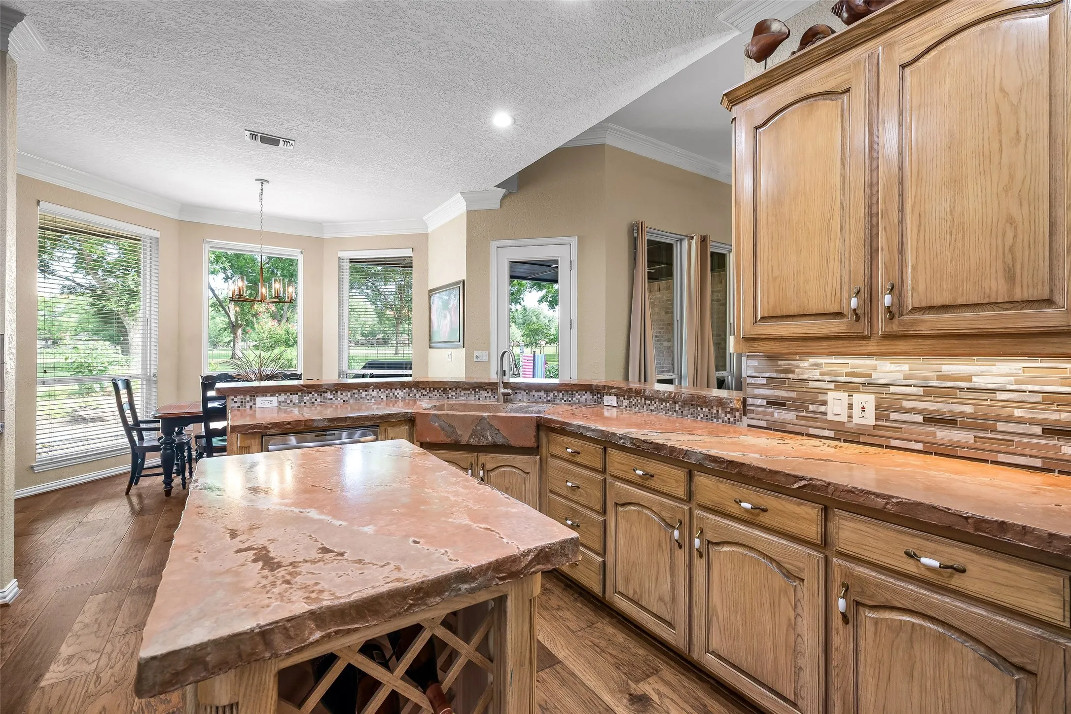 Single Family Residence For Sale in Hood County , 5612 Equestrian Court, Granbury, Texas 76049, 3 Bedroom, 3 Bathroom, 3 Garage spaces, 2,788 Sqft, built in 1998, mls#21319444, Real Estate Agent in Granbury, Homes For Sale in Hood county, Homes For Sale in Granbury, Realtor in Granbury Texas, Real Estate Brokerage Independent Realty Texas, Luminita Cordes Realtor