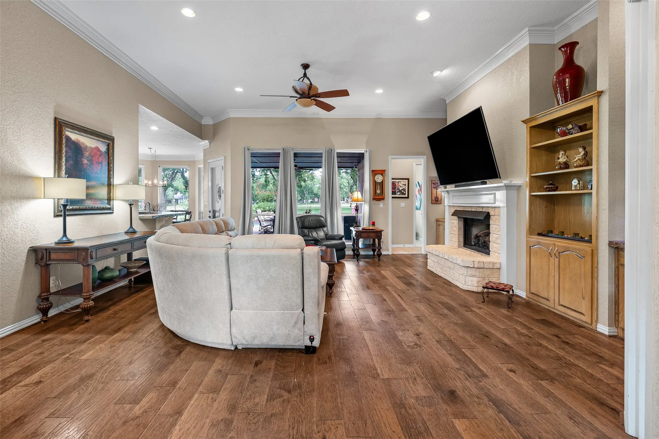 Single Family Residence For Sale in Hood County , 5612 Equestrian Court, Granbury, Texas 76049, 3 Bedroom, 3 Bathroom, 3 Garage spaces, 2,788 Sqft, built in 1998, mls#21319444, Real Estate Agent in Granbury, Homes For Sale in Hood county, Homes For Sale in Granbury, Realtor in Granbury Texas, Real Estate Brokerage Independent Realty Texas, Luminita Cordes Realtor