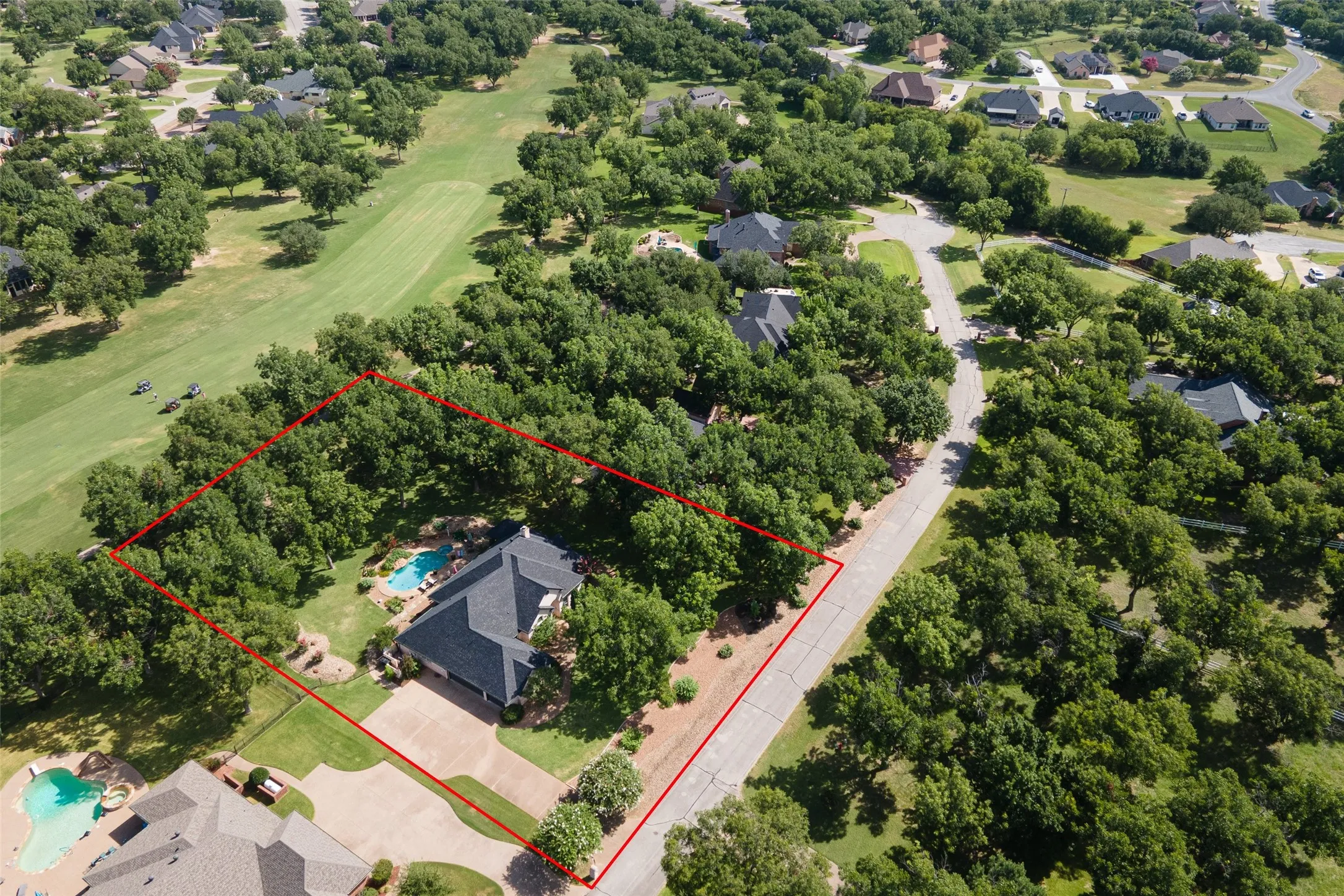 Single Family Residence For Sale in Hood County , 5612 Equestrian Court, Granbury, Texas 76049, 3 Bedroom, 3 Bathroom, 3 Garage spaces, 2,788 Sqft, built in 1998, mls#21319444, Real Estate Agent in Granbury, Homes For Sale in Hood county, Homes For Sale in Granbury, Realtor in Granbury Texas, Real Estate Brokerage Independent Realty Texas, Luminita Cordes Realtor