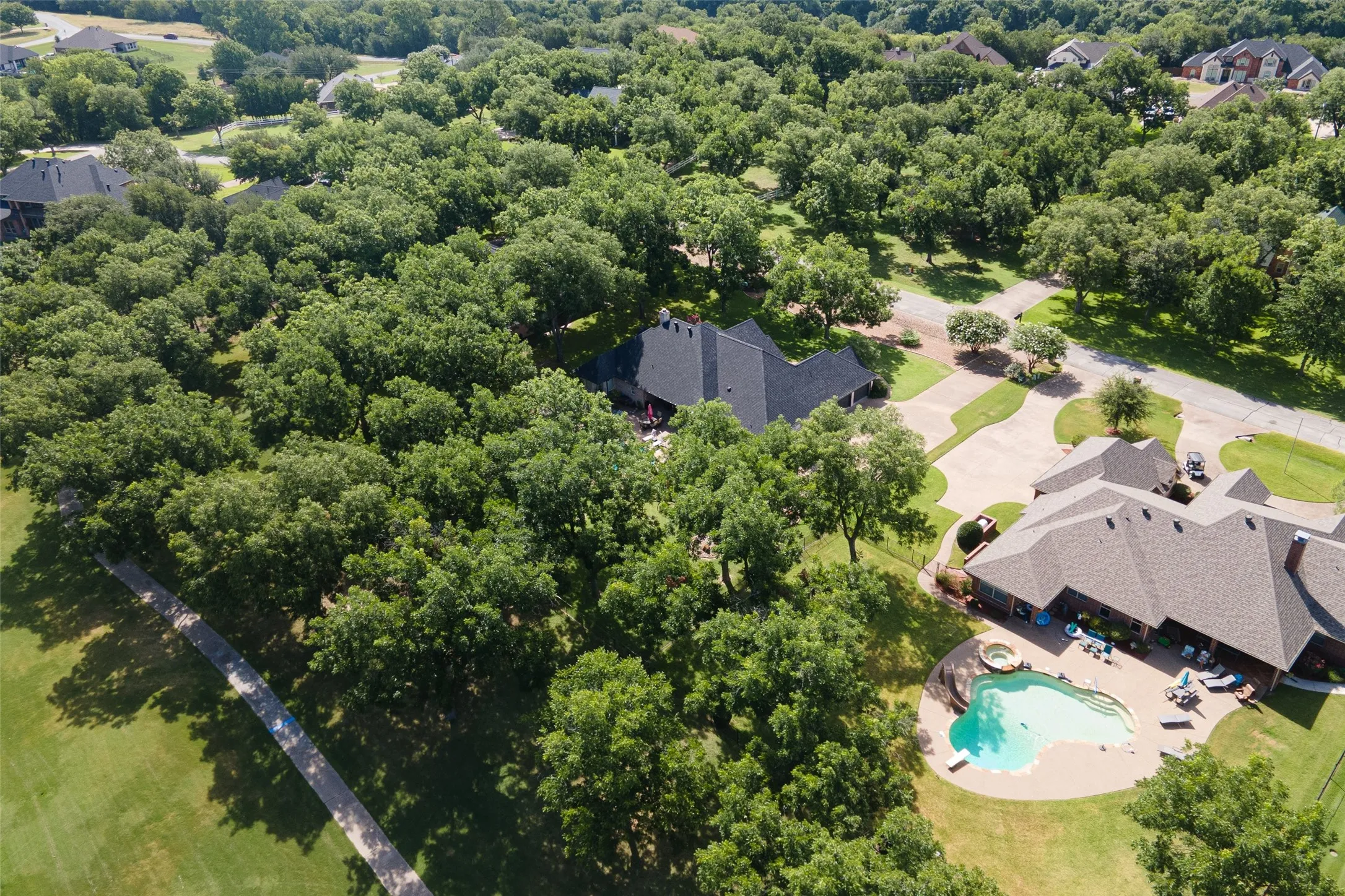 Single Family Residence For Sale in Hood County , 5612 Equestrian Court, Granbury, Texas 76049, 3 Bedroom, 3 Bathroom, 3 Garage spaces, 2,788 Sqft, built in 1998, mls#21319444, Real Estate Agent in Granbury, Homes For Sale in Hood county, Homes For Sale in Granbury, Realtor in Granbury Texas, Real Estate Brokerage Independent Realty Texas, Luminita Cordes Realtor
