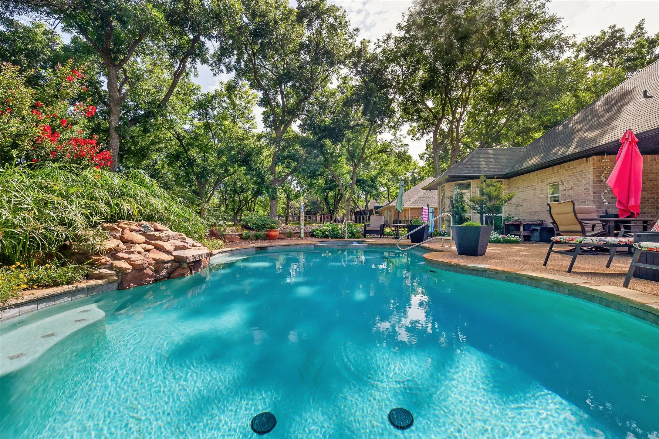 Single Family Residence For Sale in Hood County , 5612 Equestrian Court, Granbury, Texas 76049, 3 Bedroom, 3 Bathroom, 3 Garage spaces, 2,788 Sqft, built in 1998, mls#21319444, Real Estate Agent in Granbury, Homes For Sale in Hood county, Homes For Sale in Granbury, Realtor in Granbury Texas, Real Estate Brokerage Independent Realty Texas, Luminita Cordes Realtor