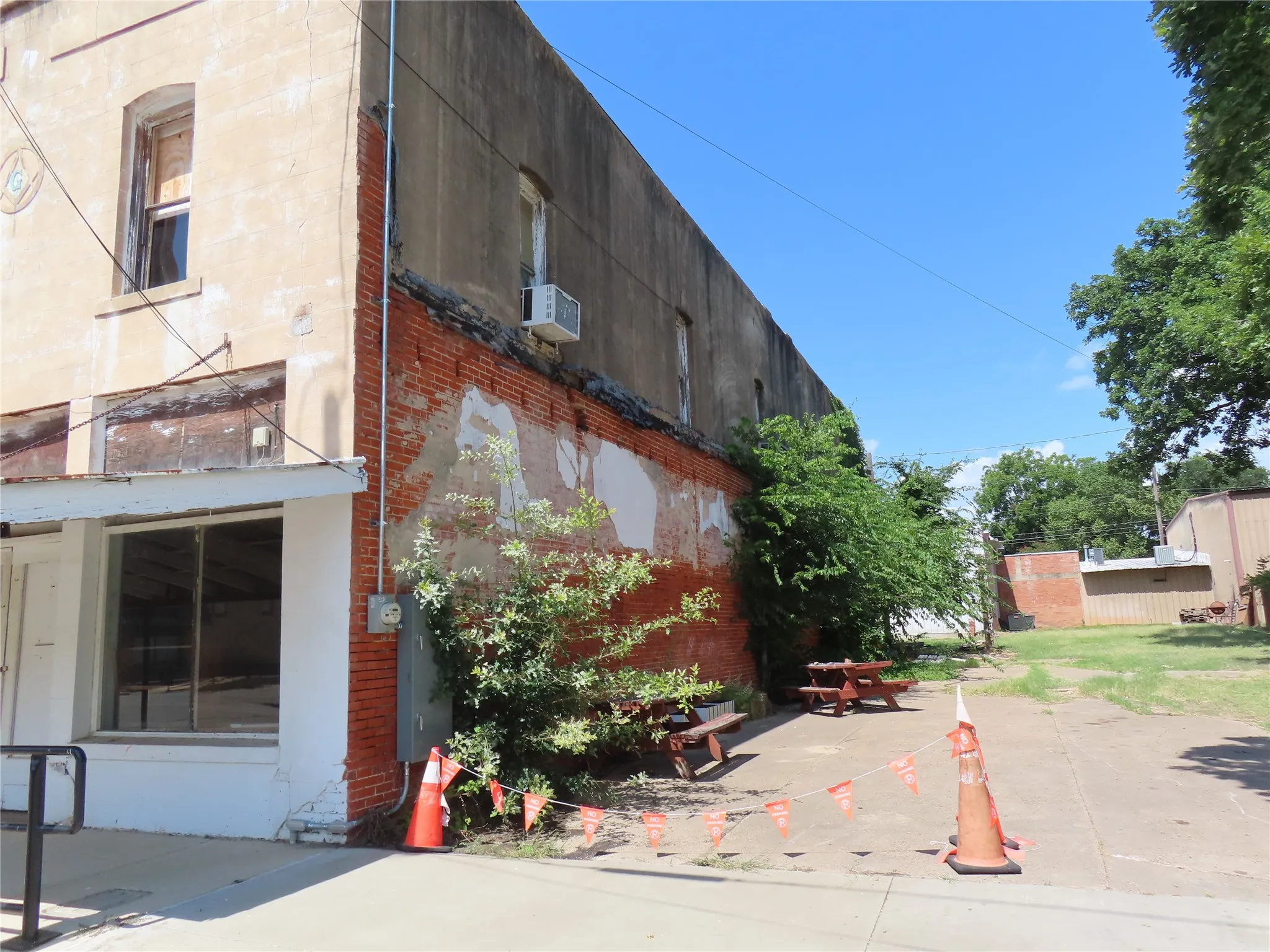 Business For Sale in Kaufman County , 307 N Main Street, Kemp, Texas 75143, 0, 0, Garage spaces, 0 Sqft, built in 1900, mls#21320583, Real Estate Agent in Kemp, Homes For Sale in Kaufman county, Homes For Sale in Kemp, Realtor in Kemp Texas, Real Estate Brokerage Independent Realty Texas, Luminita Cordes Realtor
