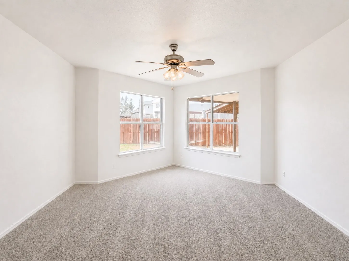 Single Family Residence For Sale in Denton County , 525 Del Mar Drive, Ponder, Texas 76259, 5 Bedroom, 5 Bathroom, 3 Garage spaces, 3,255 Sqft, built in 2006, mls#21321043, Real Estate Agent in Ponder, Homes For Sale in Denton county, Homes For Sale in Ponder, Realtor in Ponder Texas, Real Estate Brokerage Independent Realty Texas, Luminita Cordes Realtor