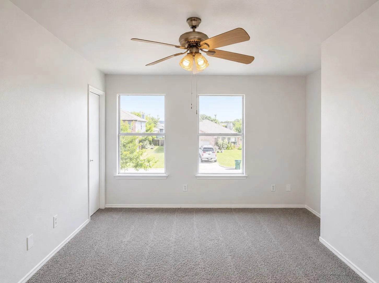Single Family Residence For Sale in Denton County , 525 Del Mar Drive, Ponder, Texas 76259, 5 Bedroom, 5 Bathroom, 3 Garage spaces, 3,255 Sqft, built in 2006, mls#21321043, Real Estate Agent in Ponder, Homes For Sale in Denton county, Homes For Sale in Ponder, Realtor in Ponder Texas, Real Estate Brokerage Independent Realty Texas, Luminita Cordes Realtor