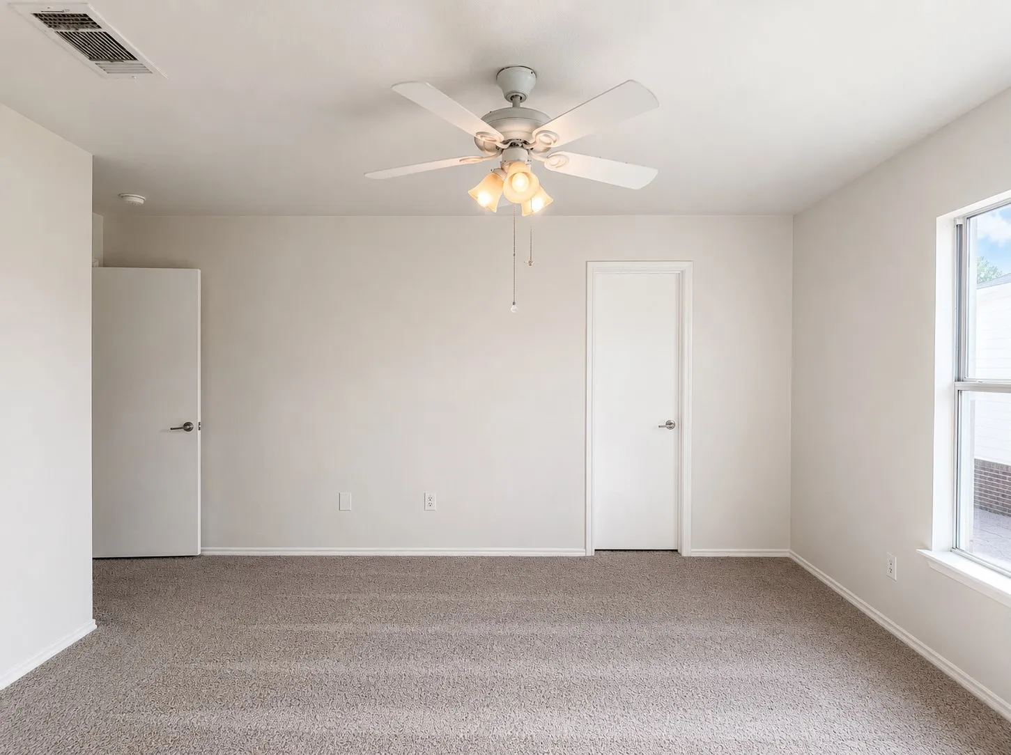 Single Family Residence For Sale in Denton County , 525 Del Mar Drive, Ponder, Texas 76259, 5 Bedroom, 5 Bathroom, 3 Garage spaces, 3,255 Sqft, built in 2006, mls#21321043, Real Estate Agent in Ponder, Homes For Sale in Denton county, Homes For Sale in Ponder, Realtor in Ponder Texas, Real Estate Brokerage Independent Realty Texas, Luminita Cordes Realtor