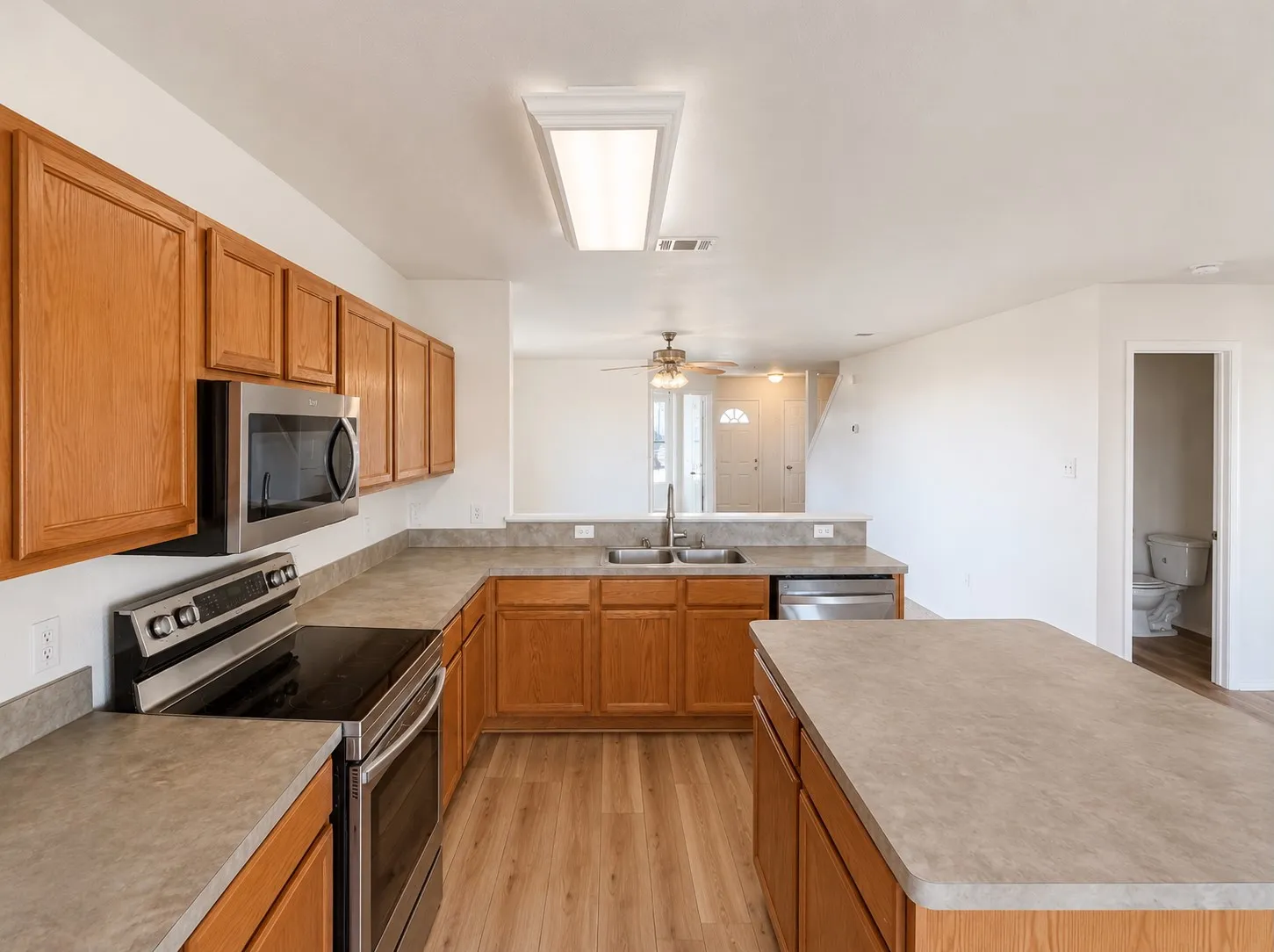 Single Family Residence For Sale in Denton County , 525 Del Mar Drive, Ponder, Texas 76259, 5 Bedroom, 5 Bathroom, 3 Garage spaces, 3,255 Sqft, built in 2006, mls#21321043, Real Estate Agent in Ponder, Homes For Sale in Denton county, Homes For Sale in Ponder, Realtor in Ponder Texas, Real Estate Brokerage Independent Realty Texas, Luminita Cordes Realtor