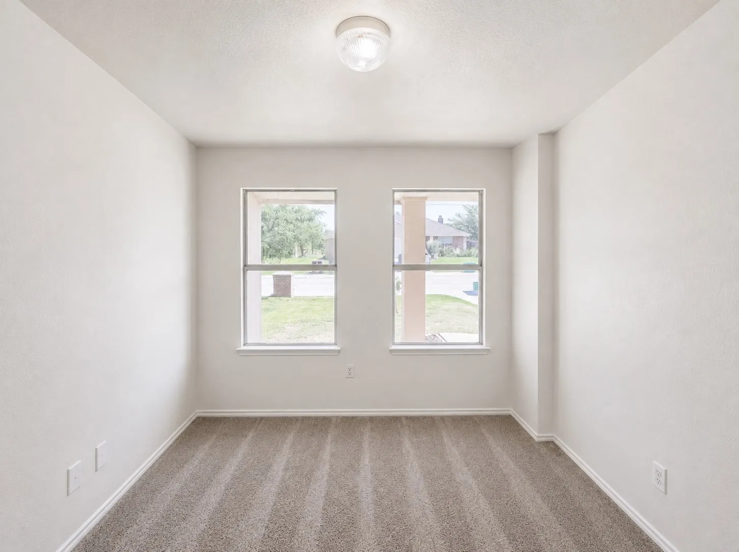 Single Family Residence For Sale in Denton County , 525 Del Mar Drive, Ponder, Texas 76259, 5 Bedroom, 5 Bathroom, 3 Garage spaces, 3,255 Sqft, built in 2006, mls#21321043, Real Estate Agent in Ponder, Homes For Sale in Denton county, Homes For Sale in Ponder, Realtor in Ponder Texas, Real Estate Brokerage Independent Realty Texas, Luminita Cordes Realtor