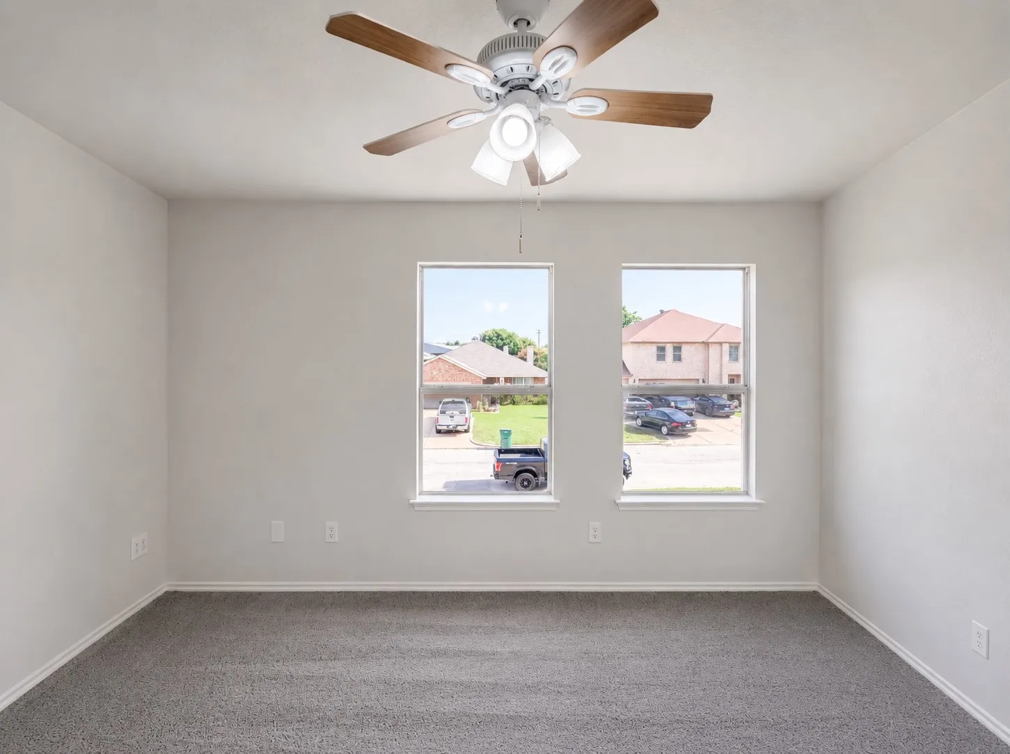 Single Family Residence For Sale in Denton County , 525 Del Mar Drive, Ponder, Texas 76259, 5 Bedroom, 5 Bathroom, 3 Garage spaces, 3,255 Sqft, built in 2006, mls#21321043, Real Estate Agent in Ponder, Homes For Sale in Denton county, Homes For Sale in Ponder, Realtor in Ponder Texas, Real Estate Brokerage Independent Realty Texas, Luminita Cordes Realtor
