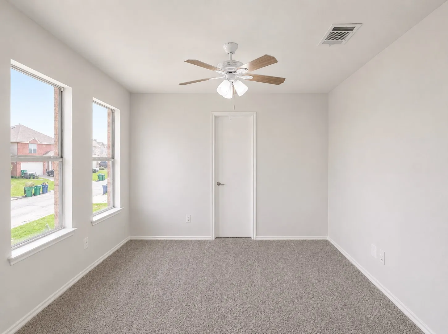 Single Family Residence For Sale in Denton County , 525 Del Mar Drive, Ponder, Texas 76259, 5 Bedroom, 5 Bathroom, 3 Garage spaces, 3,255 Sqft, built in 2006, mls#21321043, Real Estate Agent in Ponder, Homes For Sale in Denton county, Homes For Sale in Ponder, Realtor in Ponder Texas, Real Estate Brokerage Independent Realty Texas, Luminita Cordes Realtor